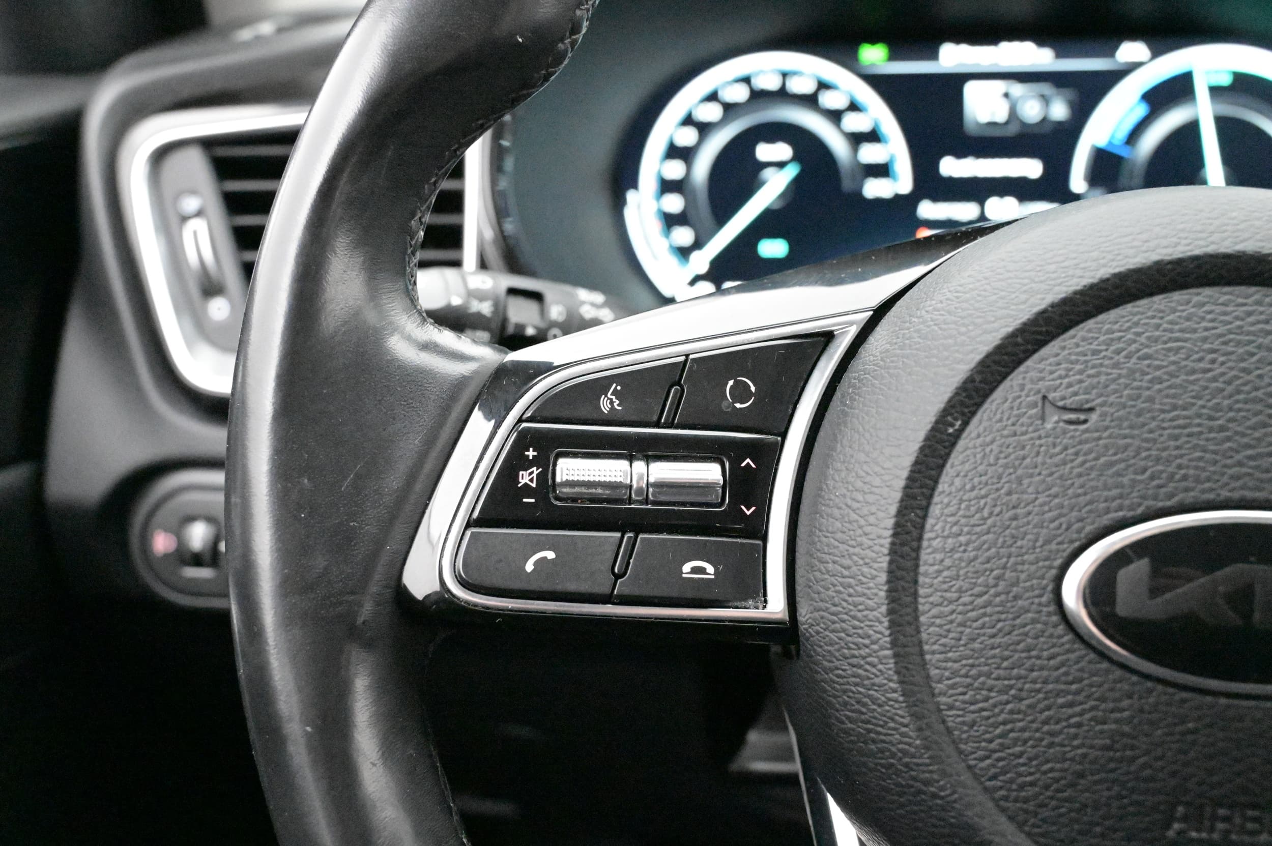 Multifunktionsratt med adaptiv farthållare