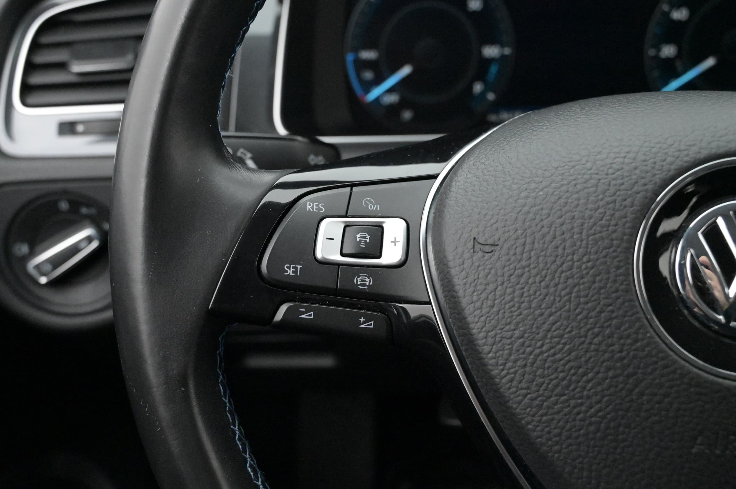 Adaptiv farthållare (ACC) samt Front Assist och fotgängarigenkänning