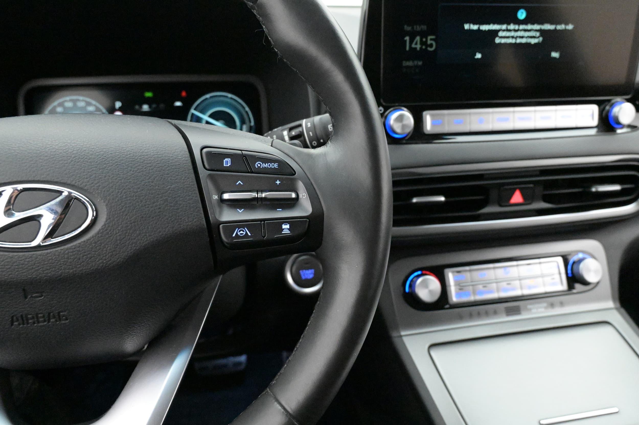 Adaptiv farthållare med stop & go, aktiv filhållningsassistans och aktivt filkörningssystem