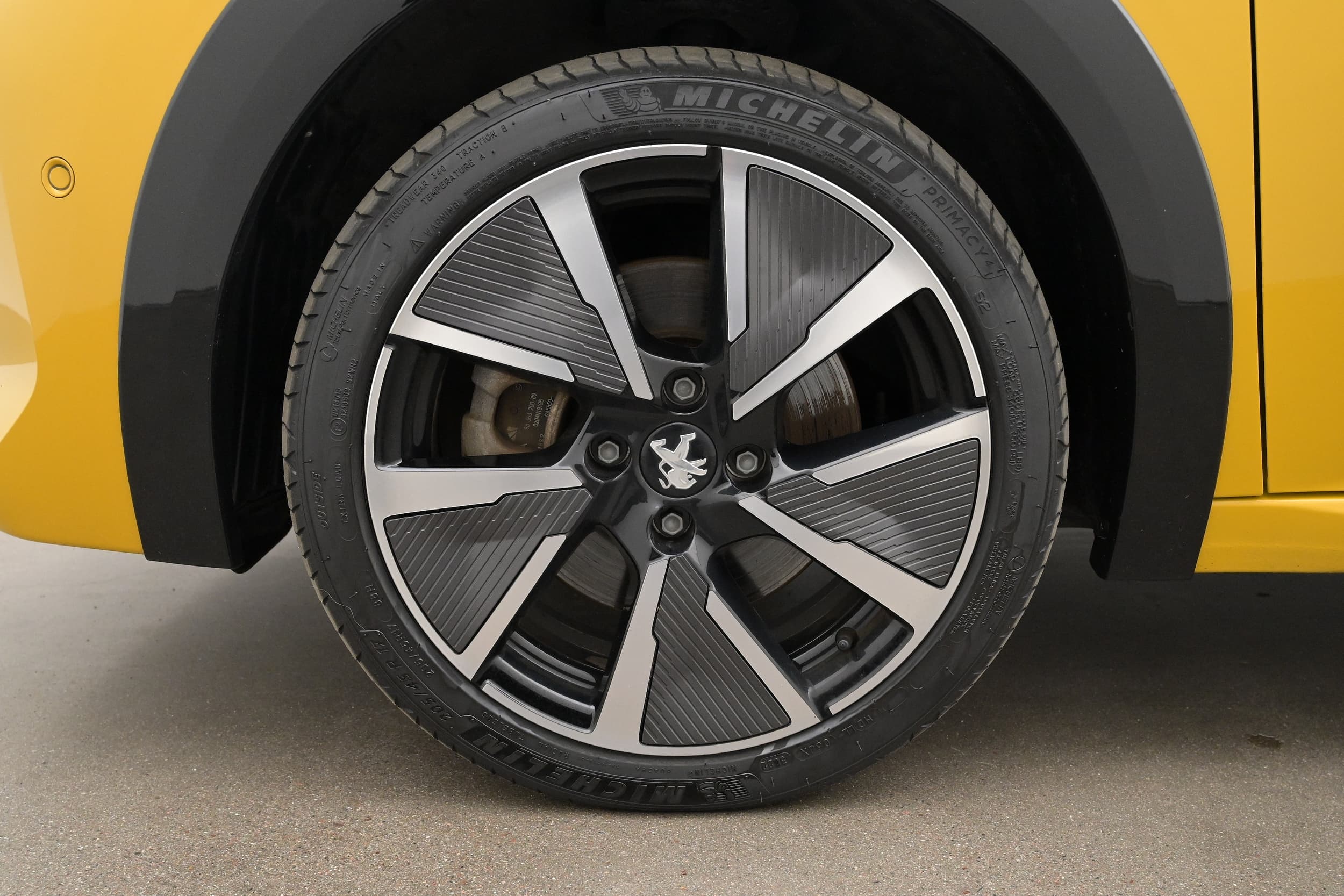 Peugeot e-208