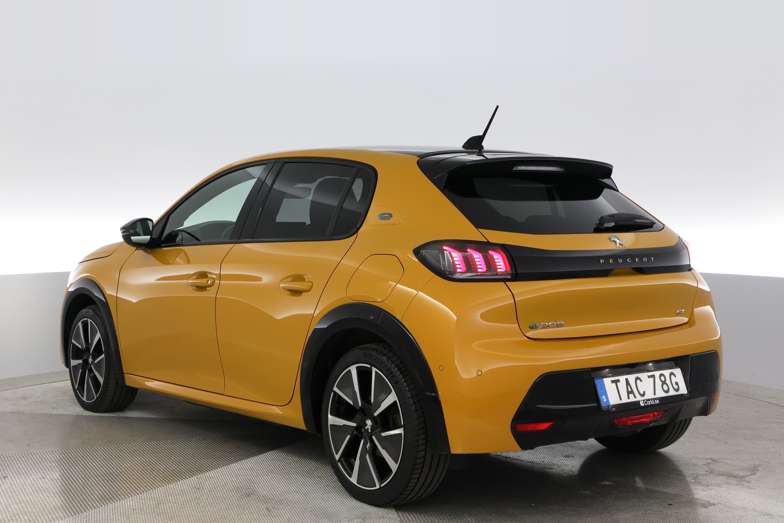 Peugeot e-208