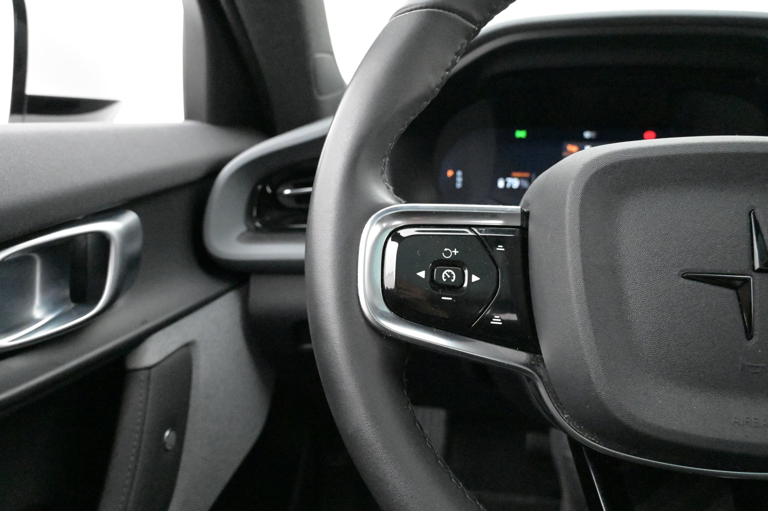 Multifunktionsratt med adaptiv farthållare