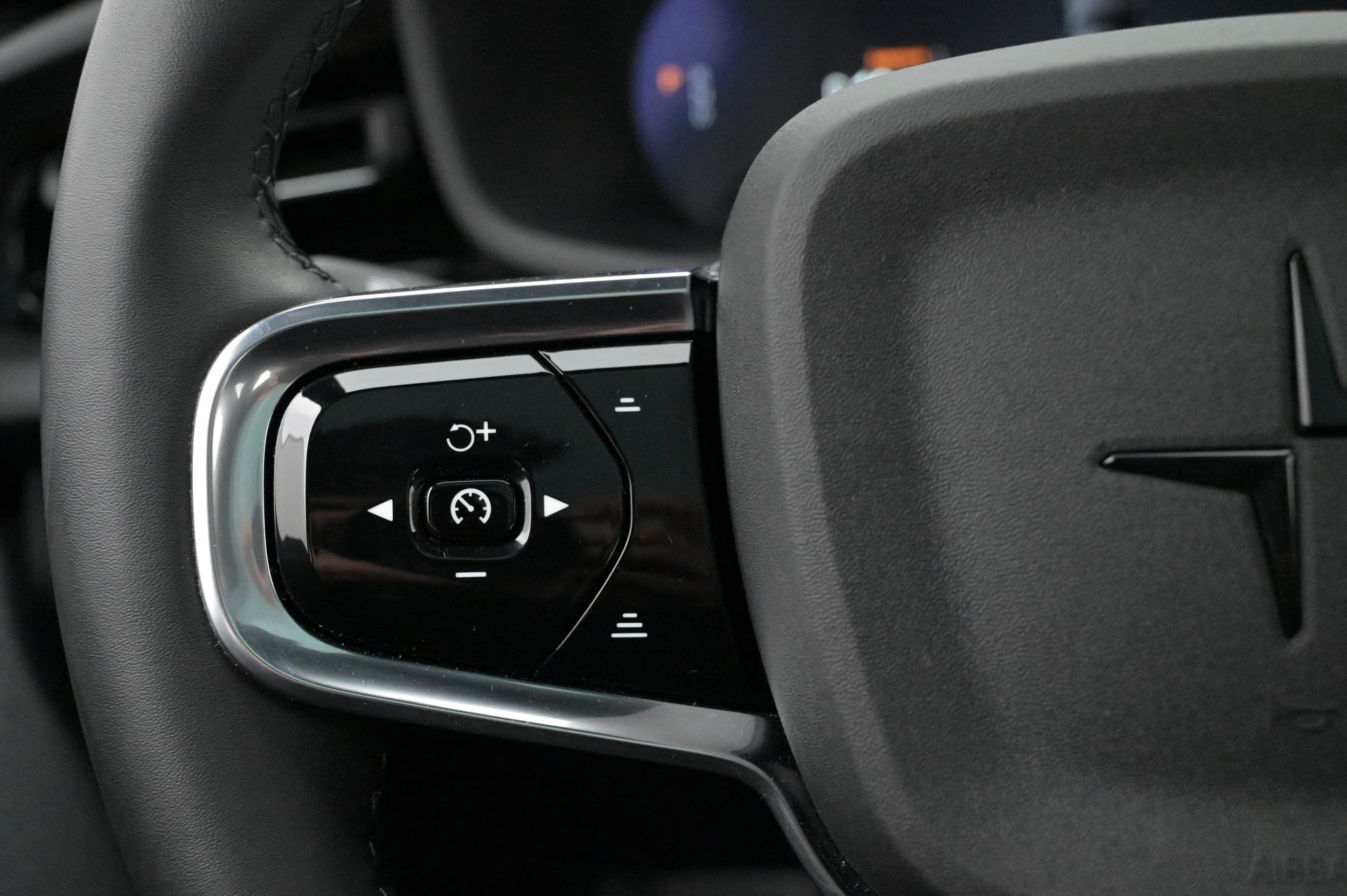 Multifunktionsratt med adaptiv farthållare