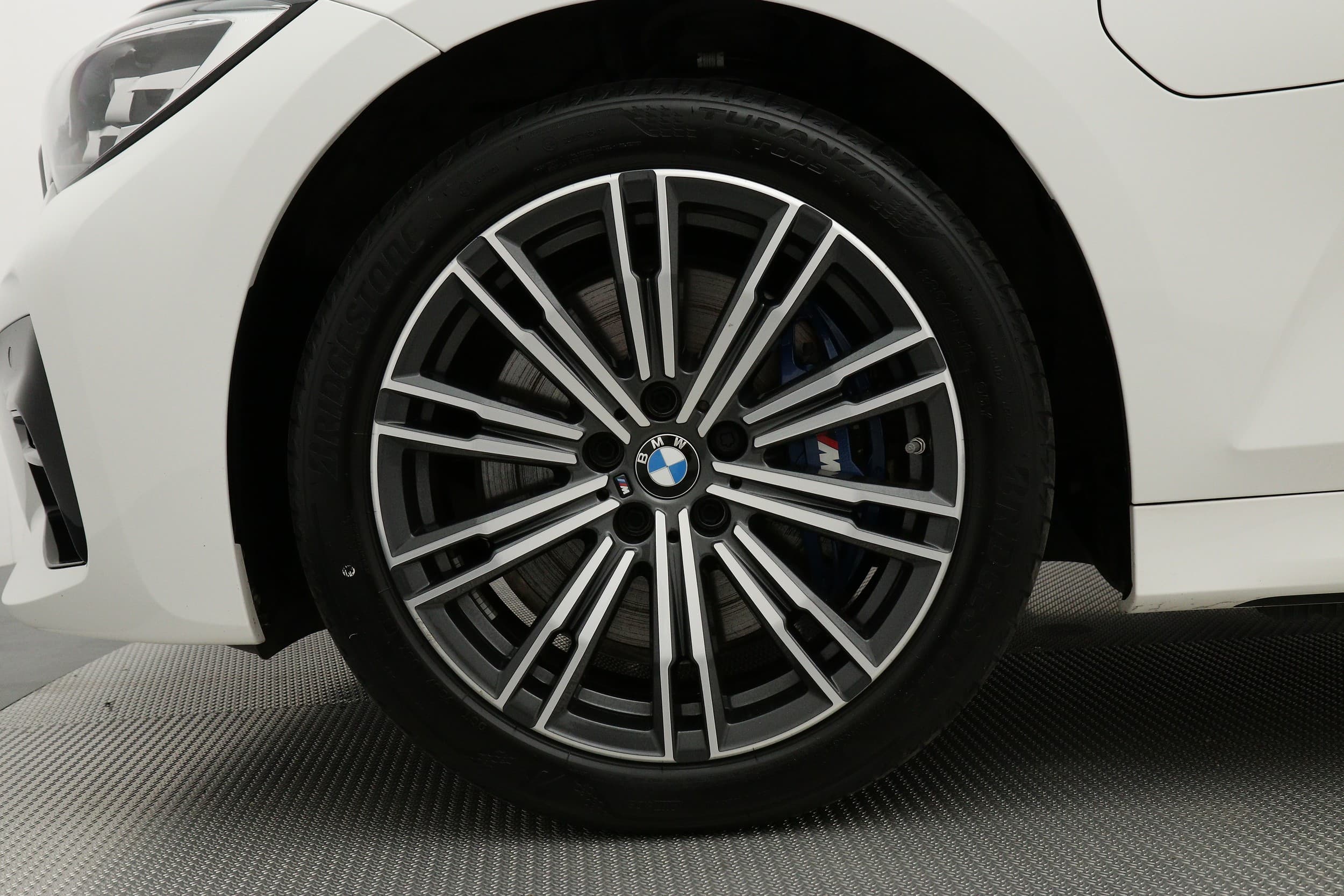 BMW 330e 
