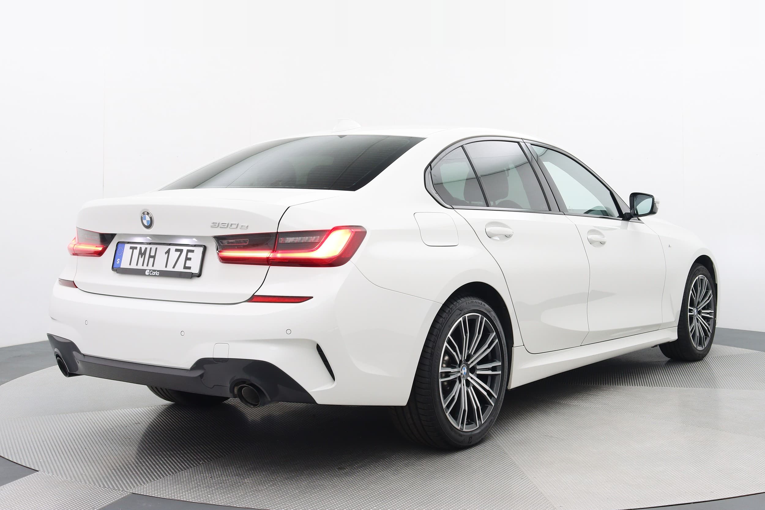 BMW 330e 