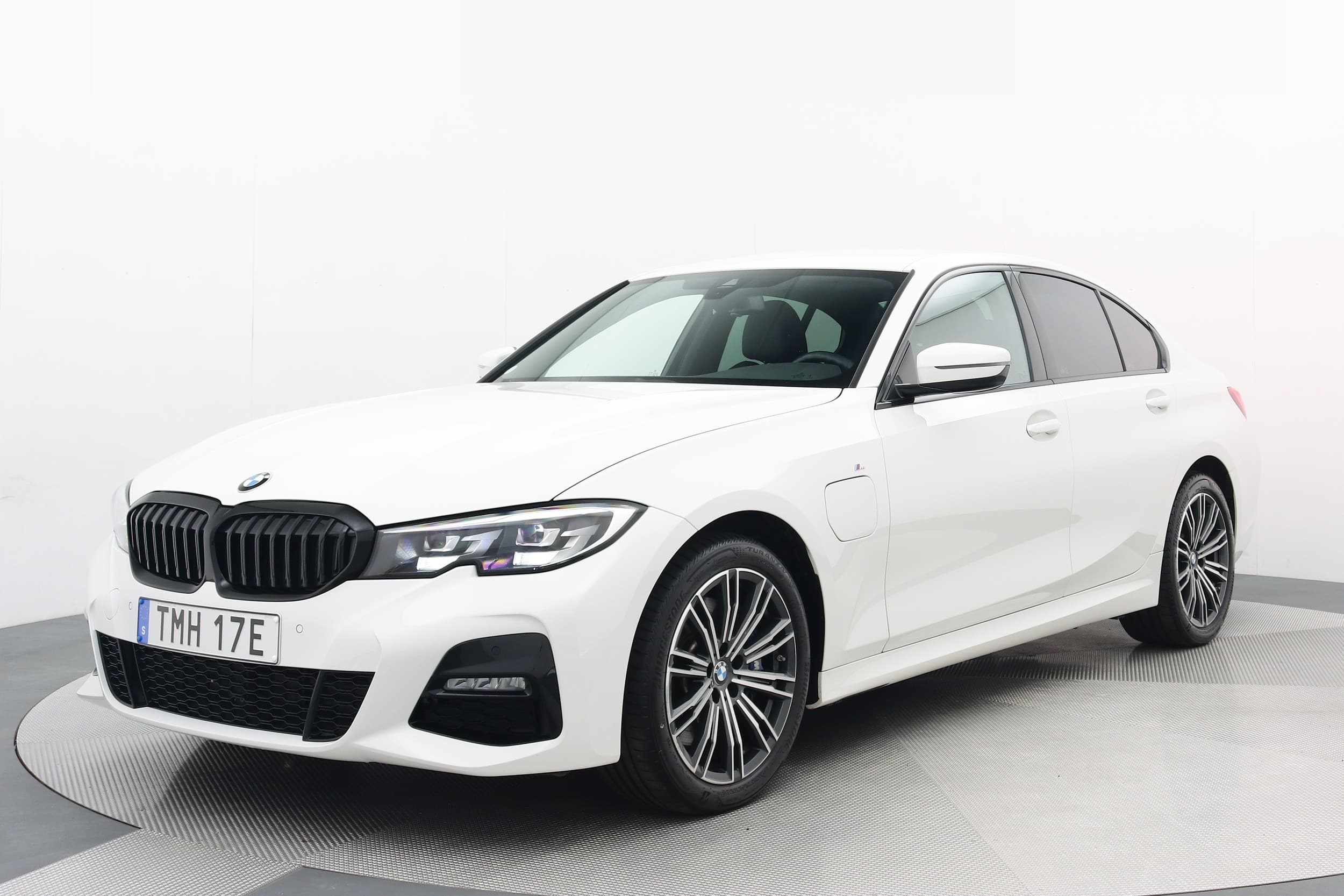 BMW 330e 