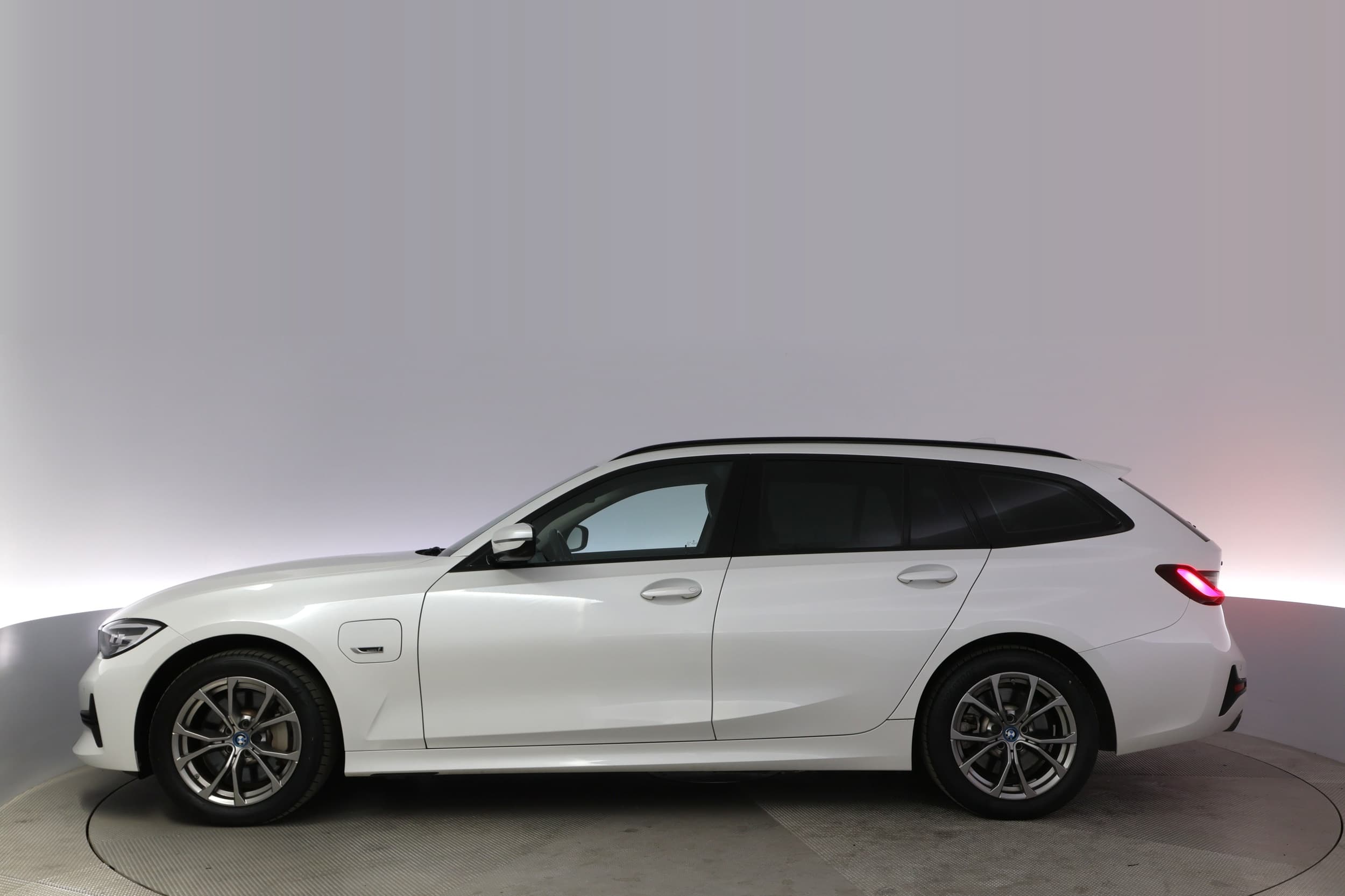 BMW 330e