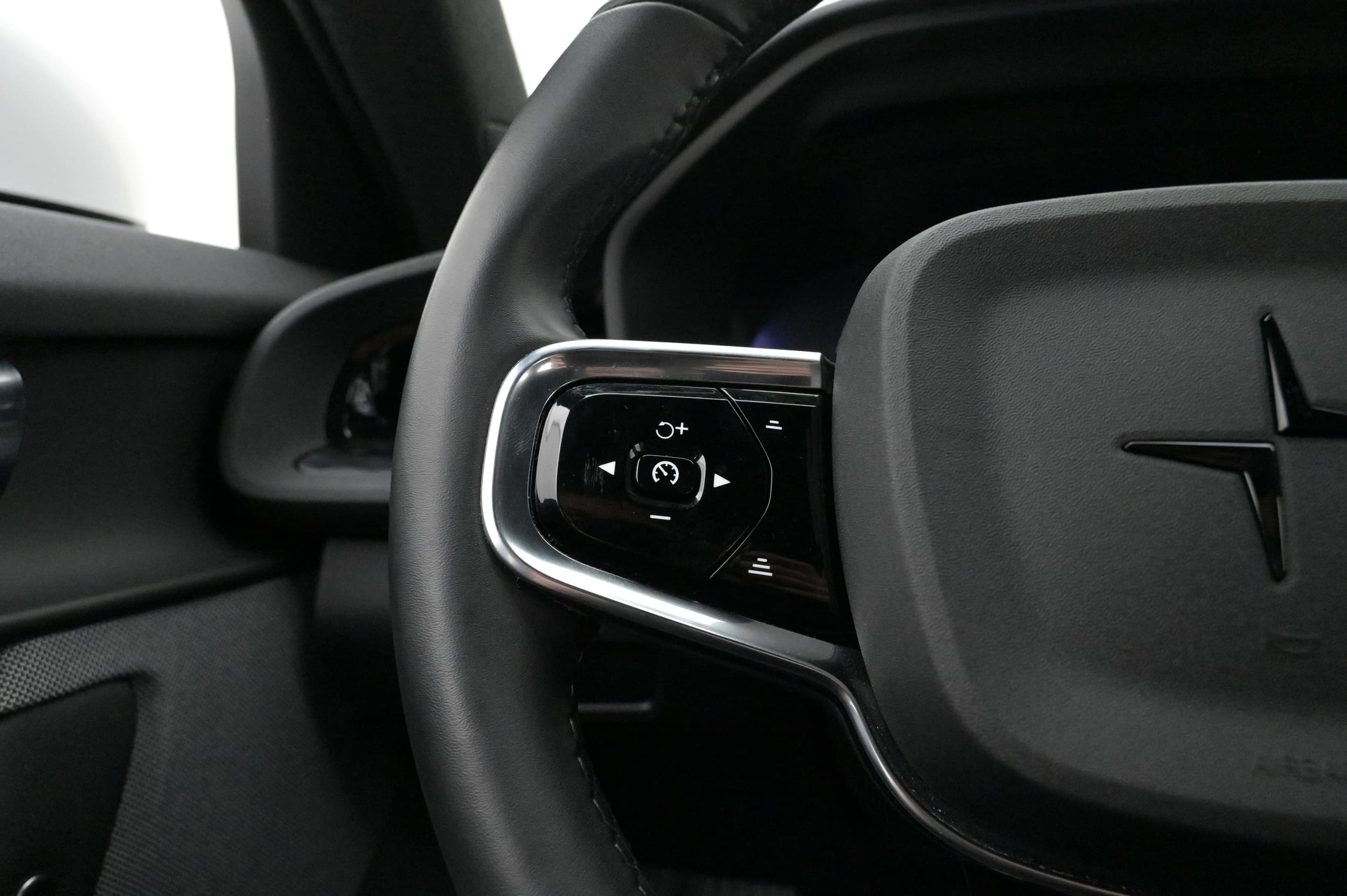 Multifunktionsratt med adaptiv farthållare