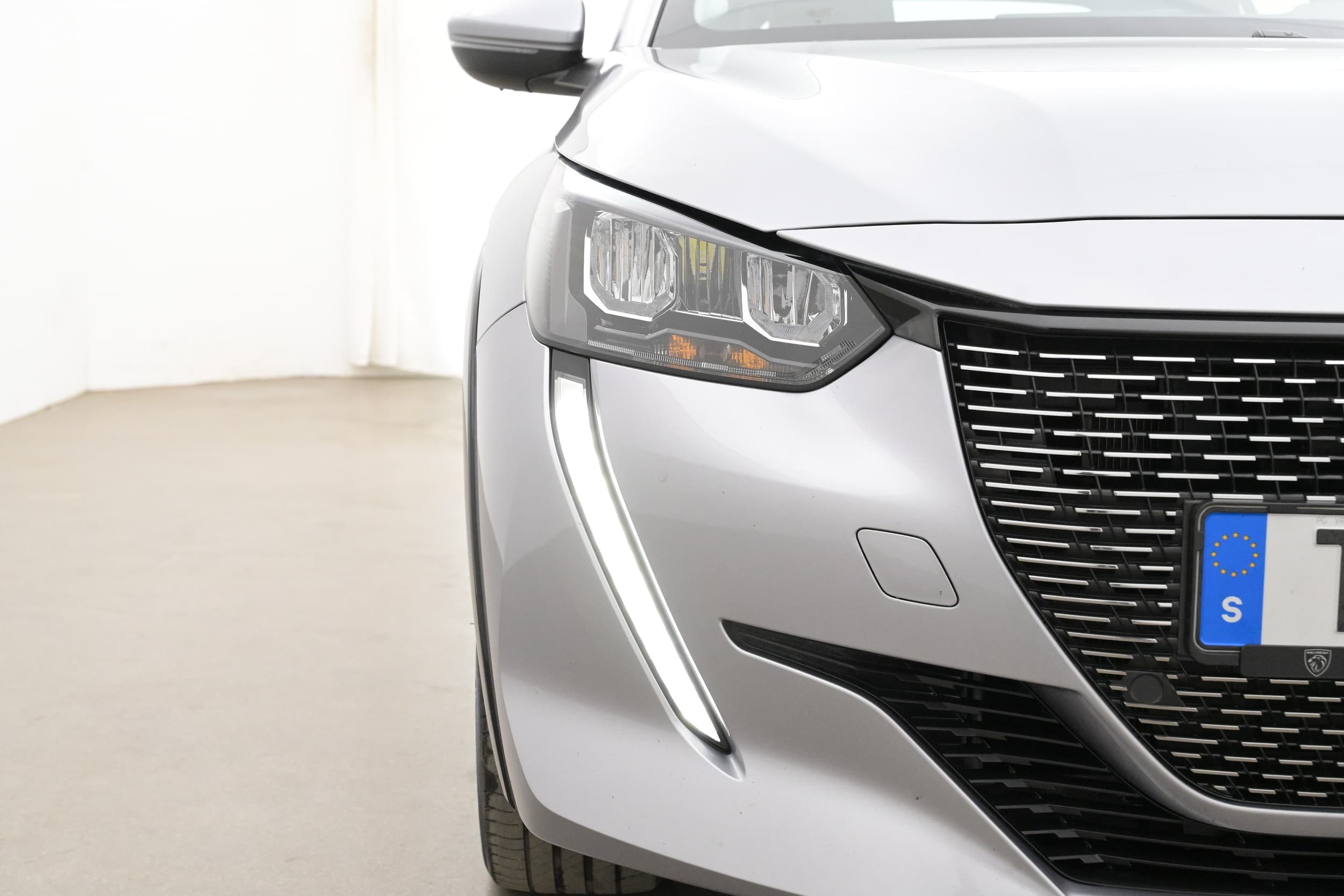 Peugeot e-208