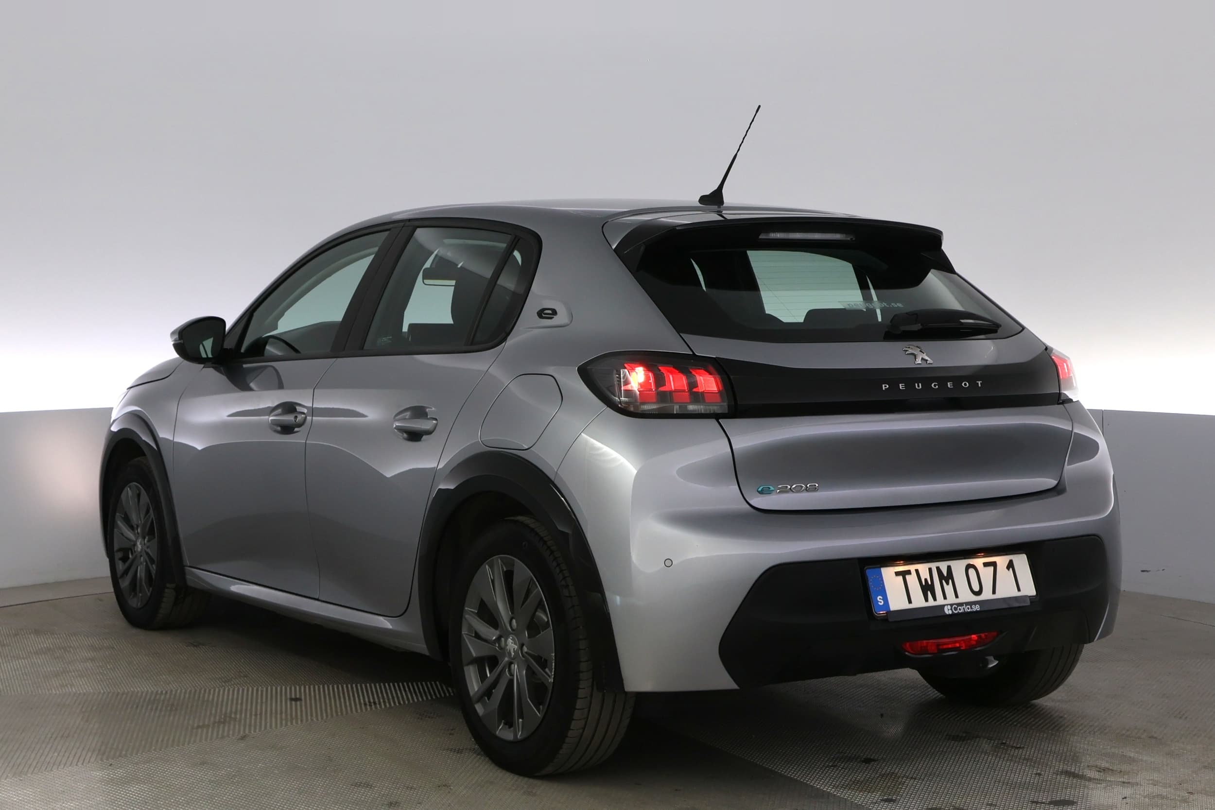 Peugeot e-208
