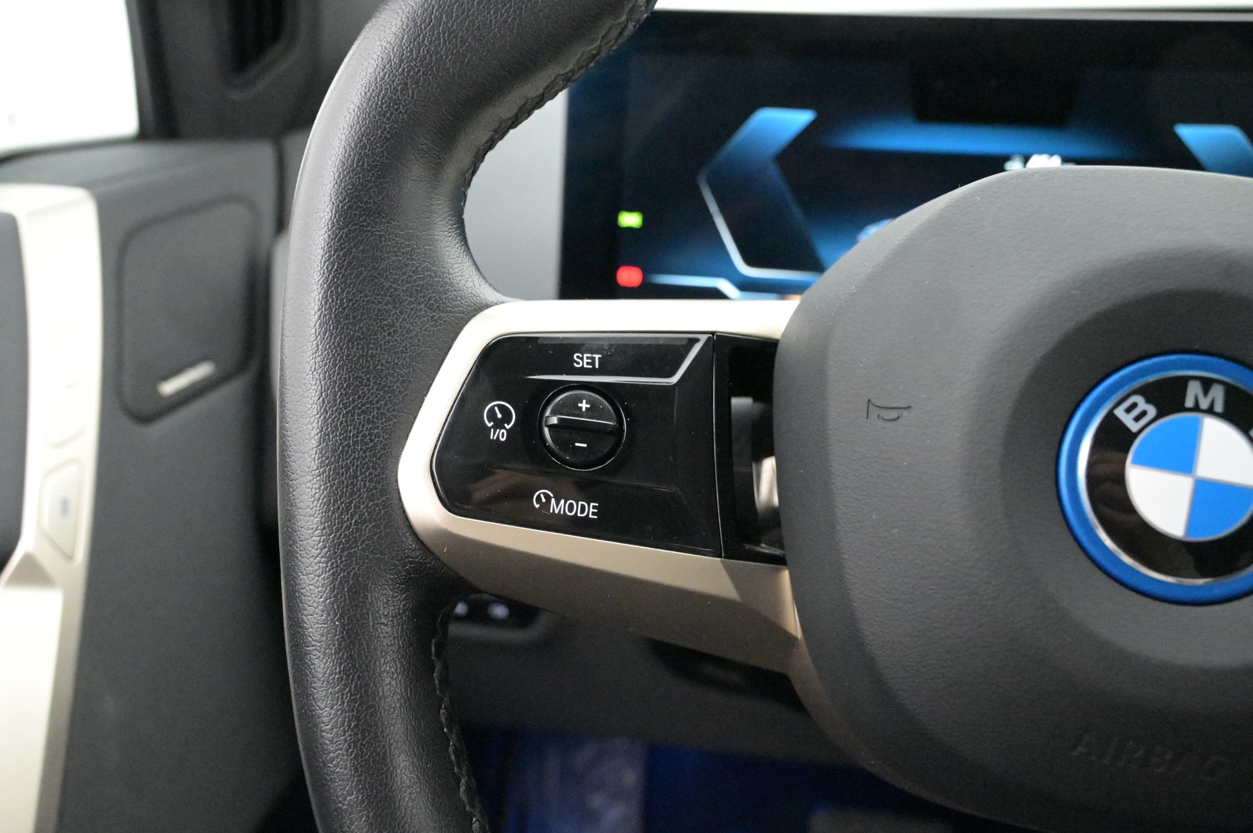 Adaptiv farthållare och Driving Assistant Professional