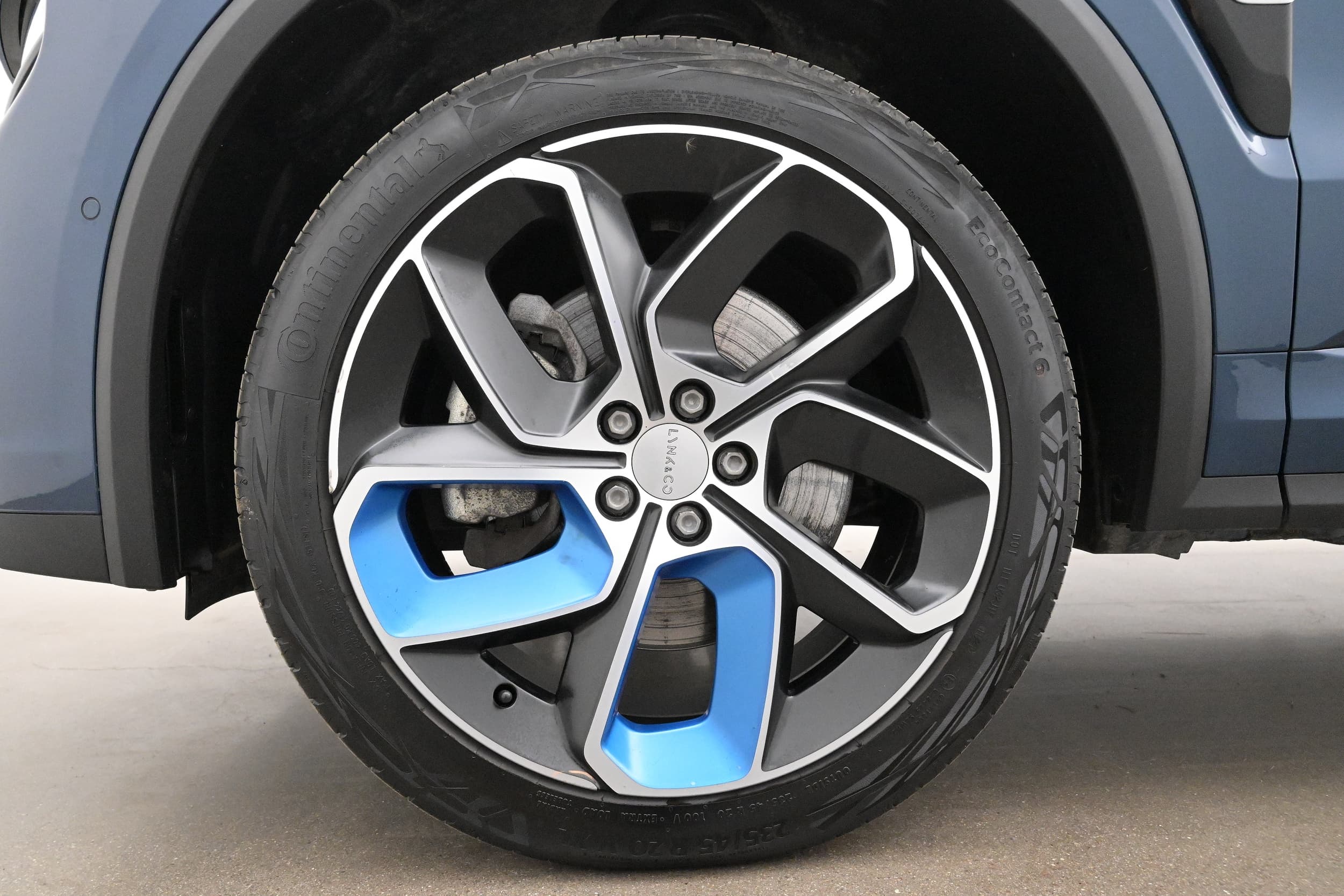 Lynk & Co 01