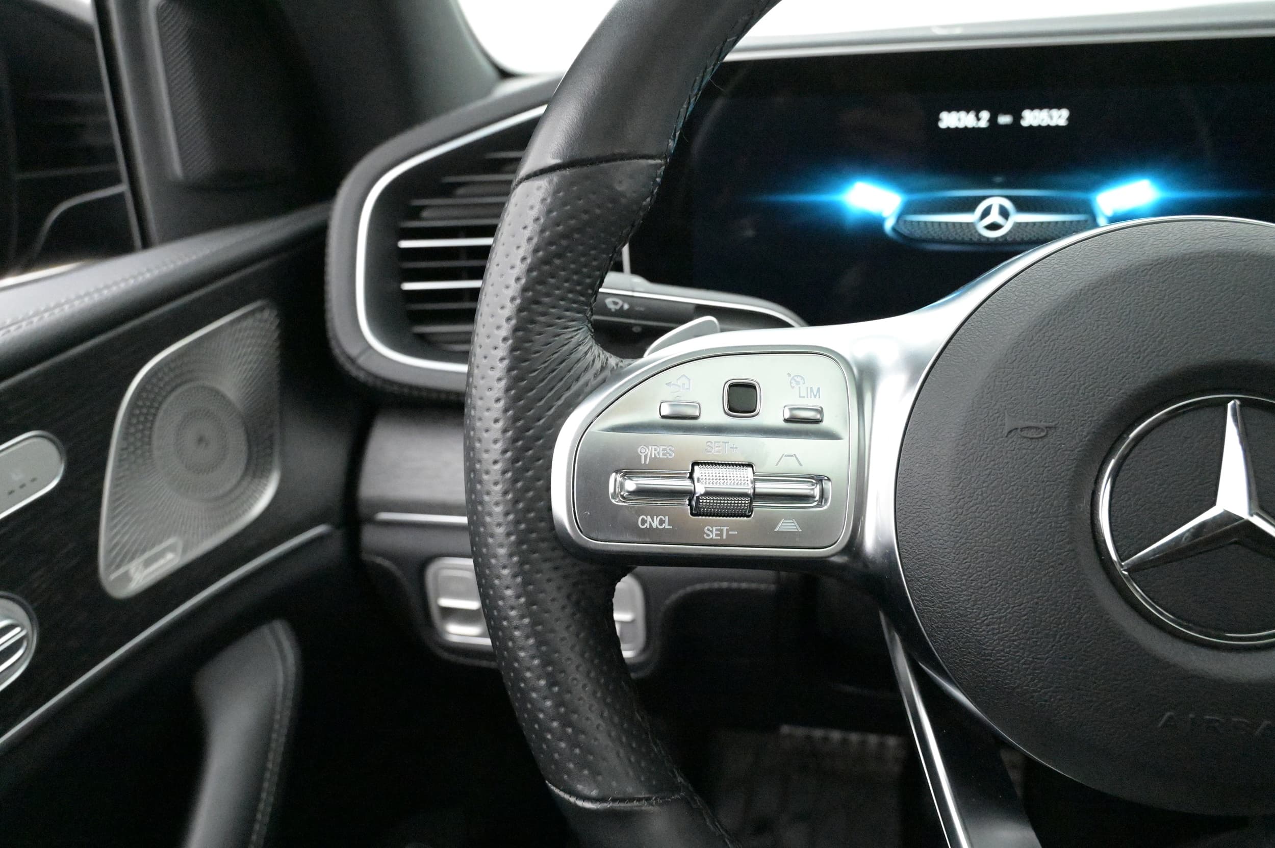 Multifunktionsratt med adaptiv farthållare