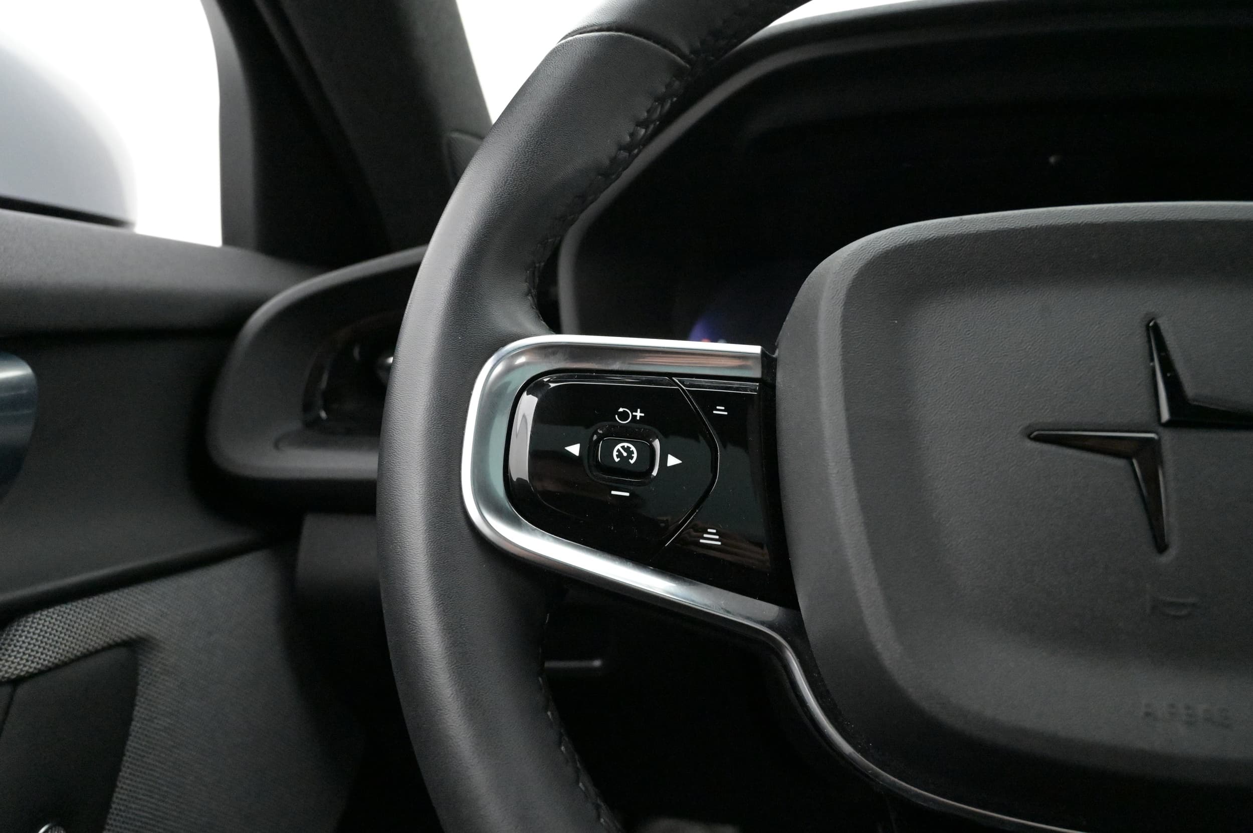 Multifunktionsratt med adaptiv farthållare