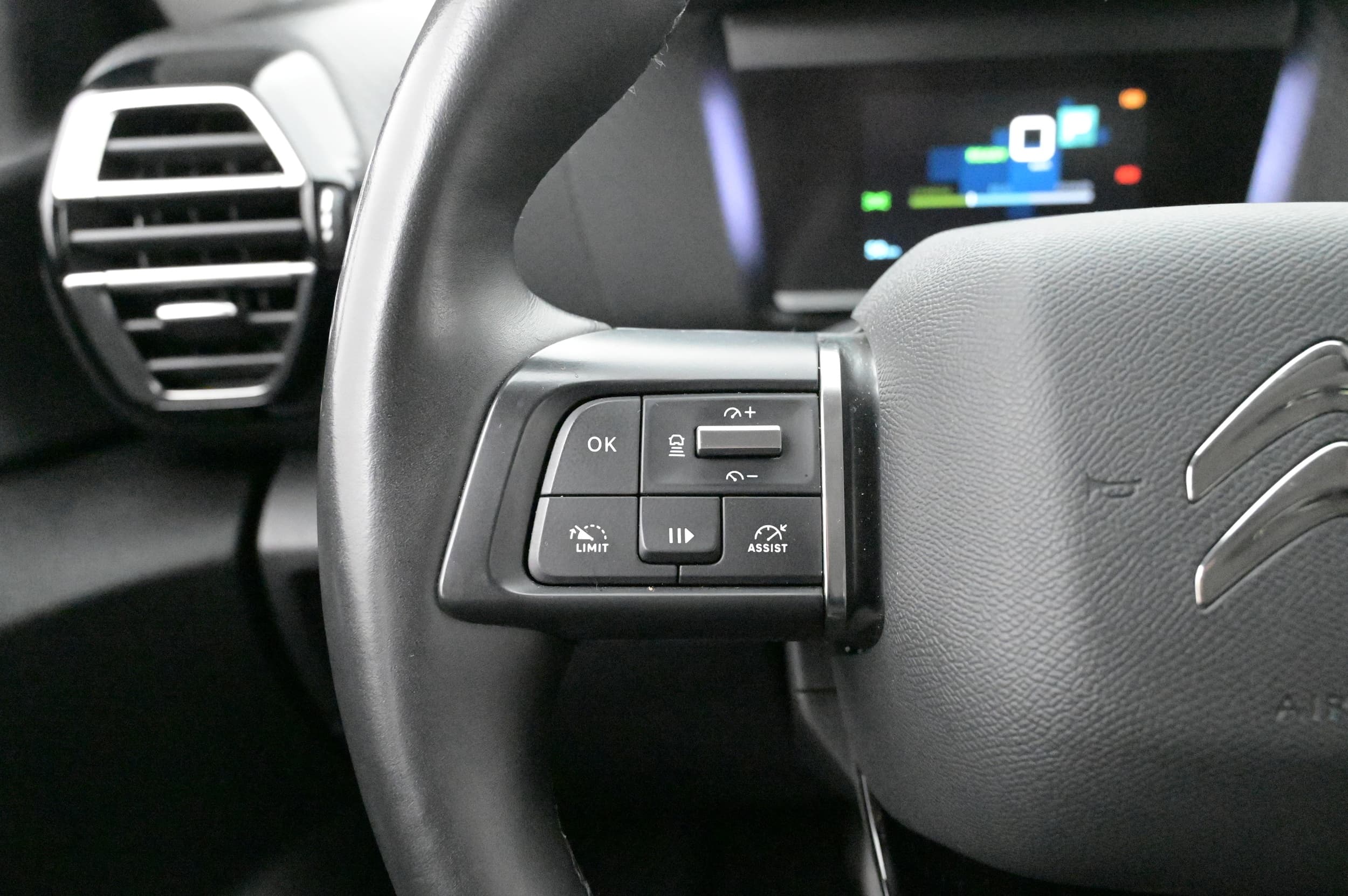 Adaptiv farthållare och Highway Assist