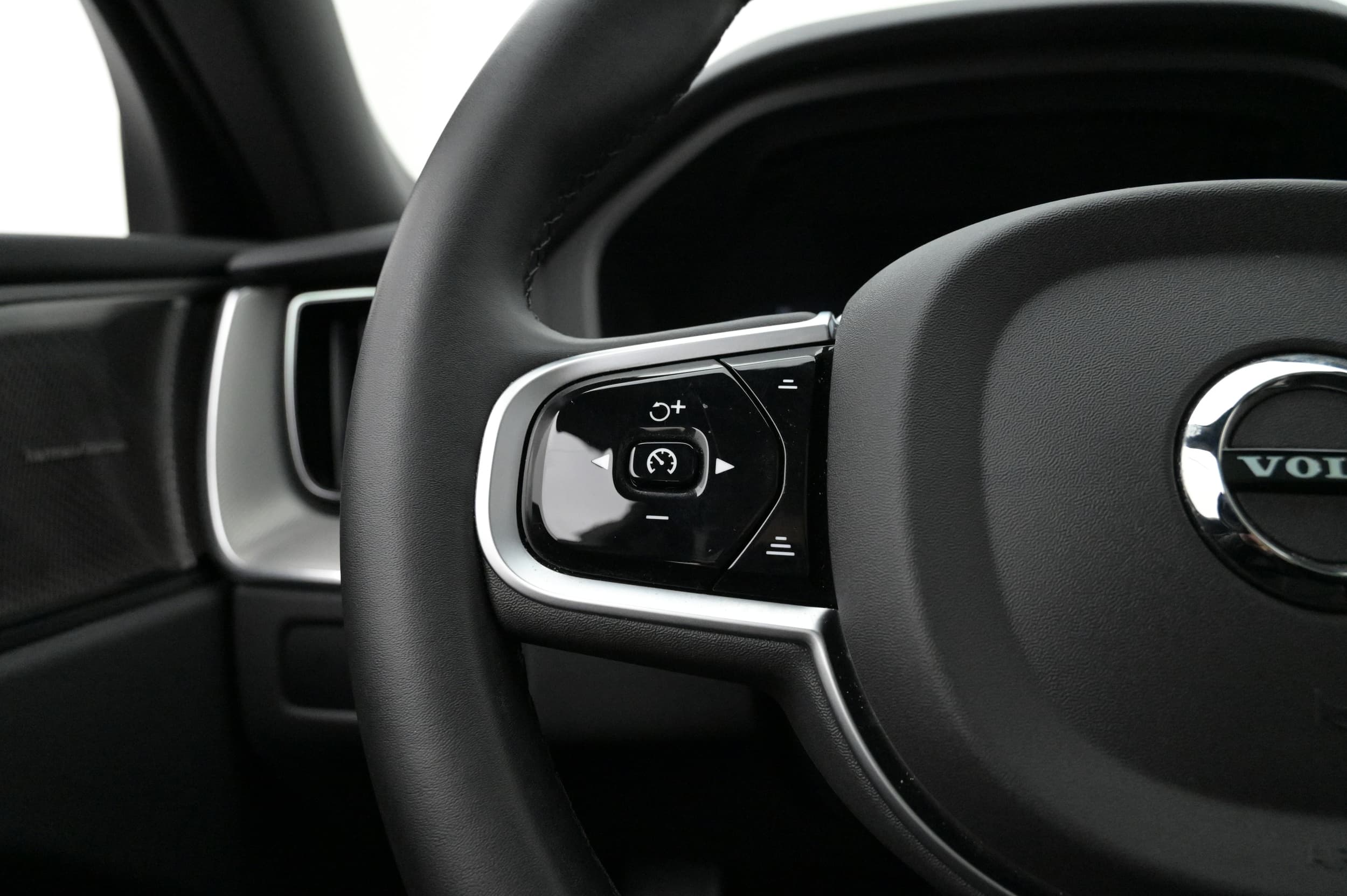 Multifunktionsratt med adaptiv farthållare