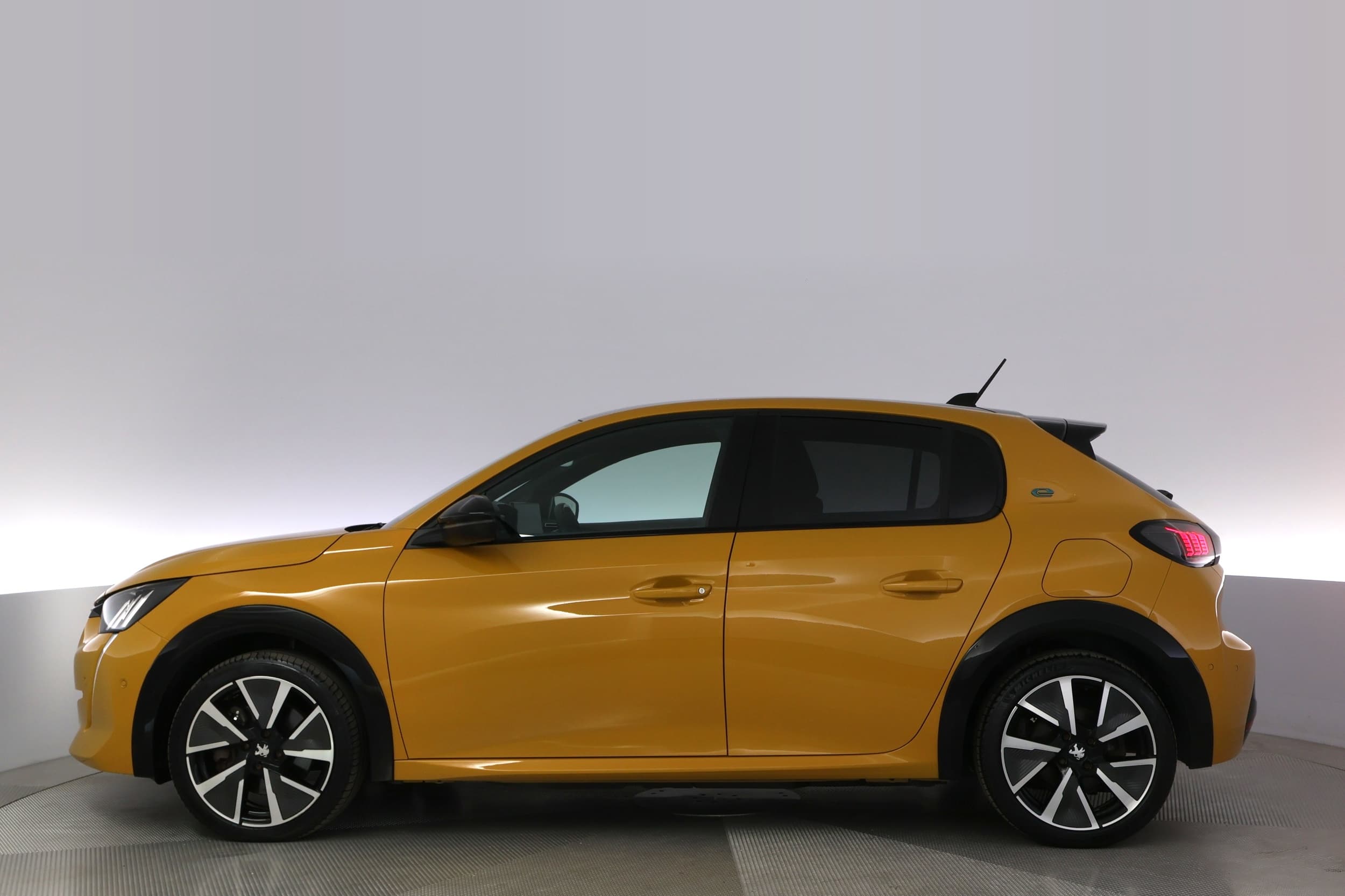 Peugeot e-208