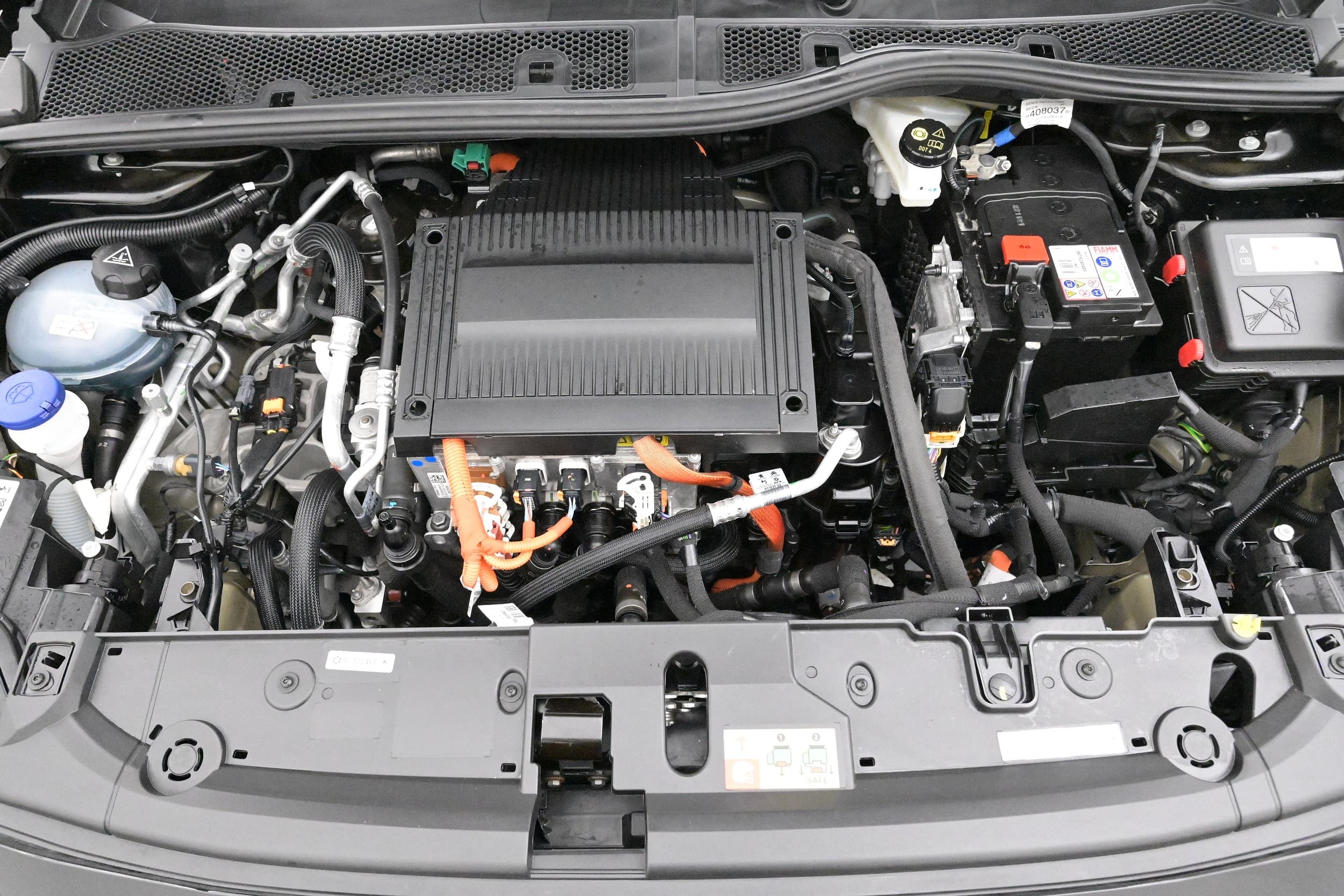 Peugeot e-208