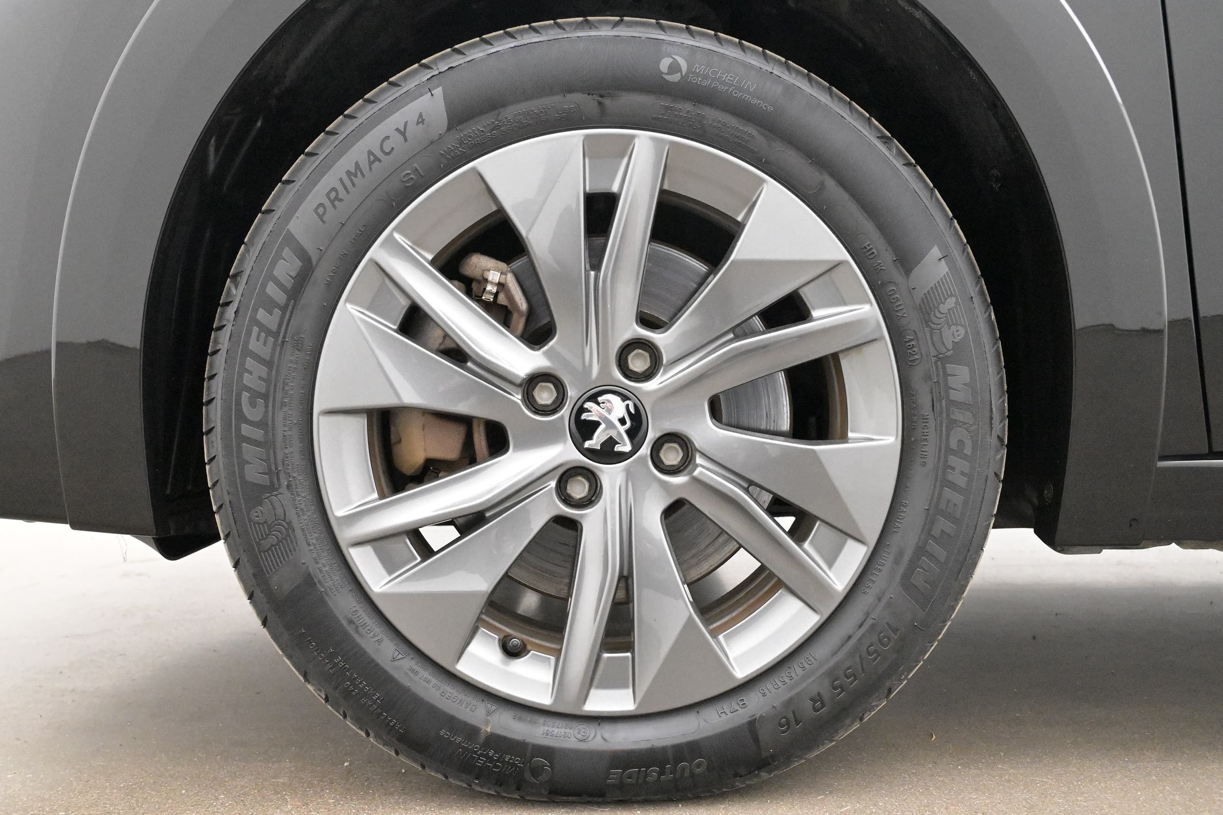 Peugeot e-208