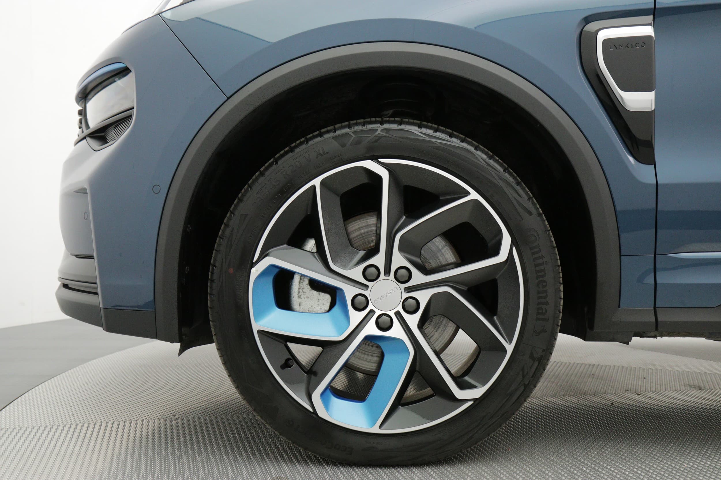 Lynk & Co 01