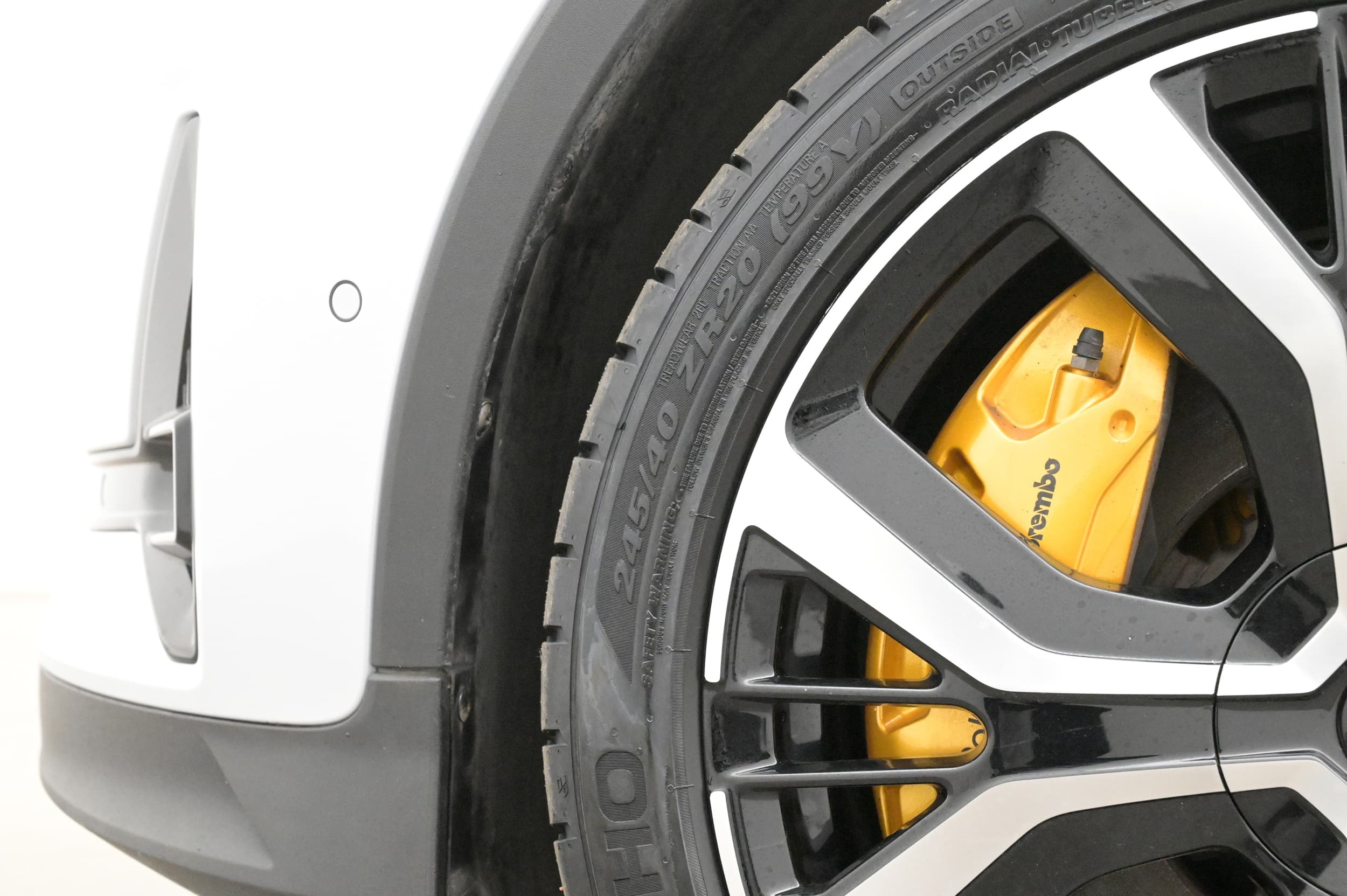 Brembo bromsok i Swedish Gold, Öhlins Dual Flow Valve-dämpare