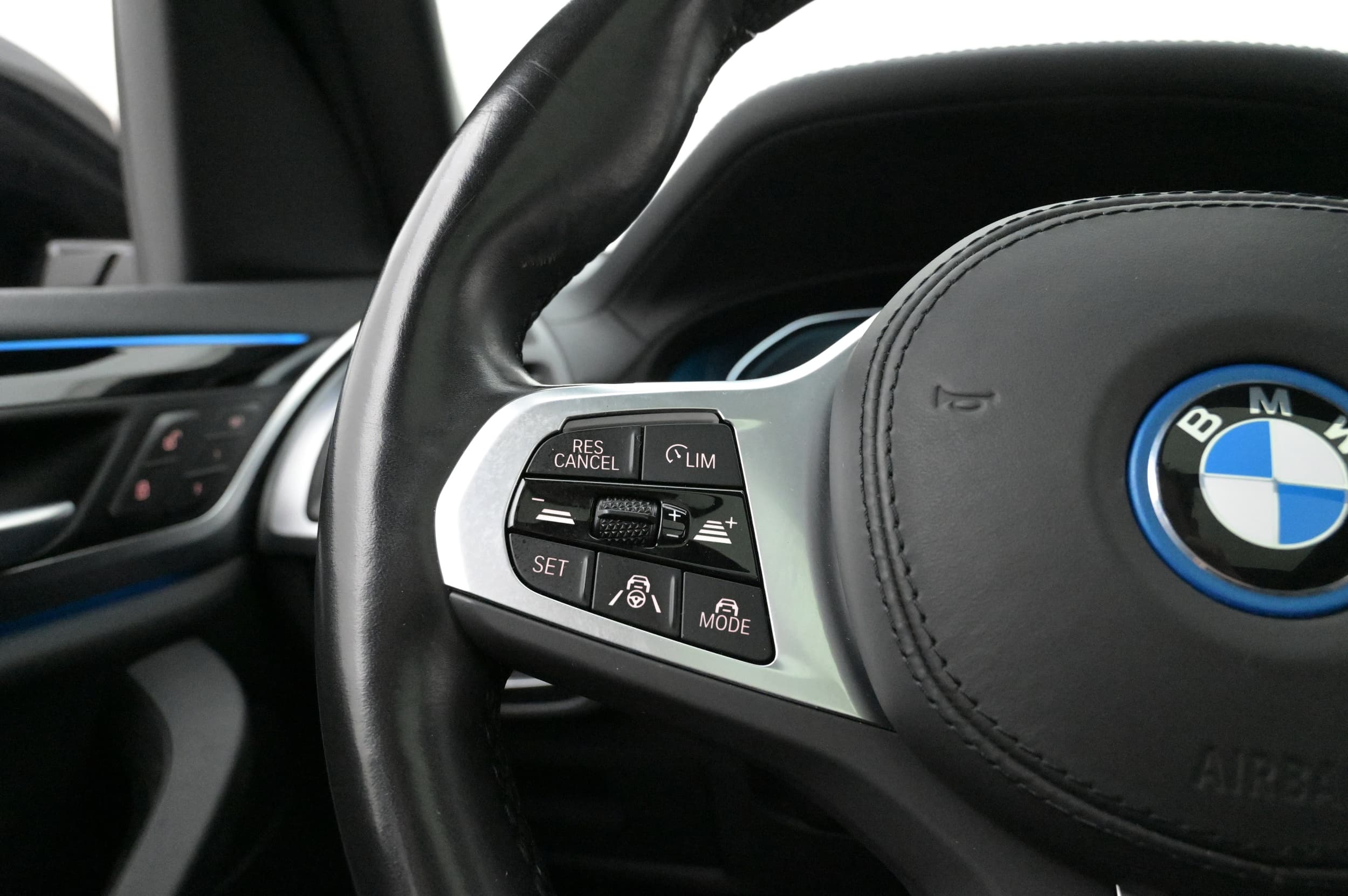 Multifunktionsratt med adaptiv farthållare