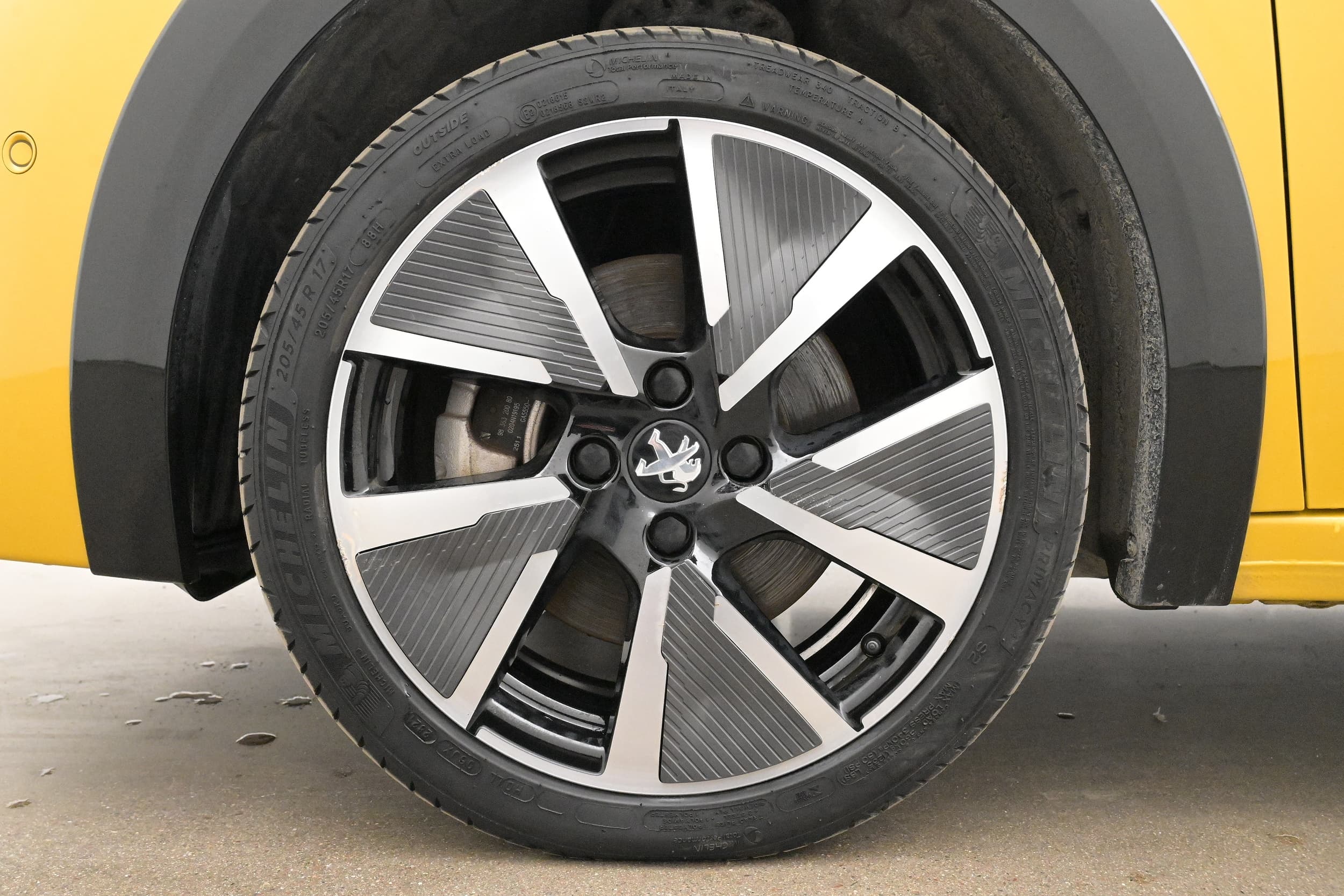 Peugeot e-208