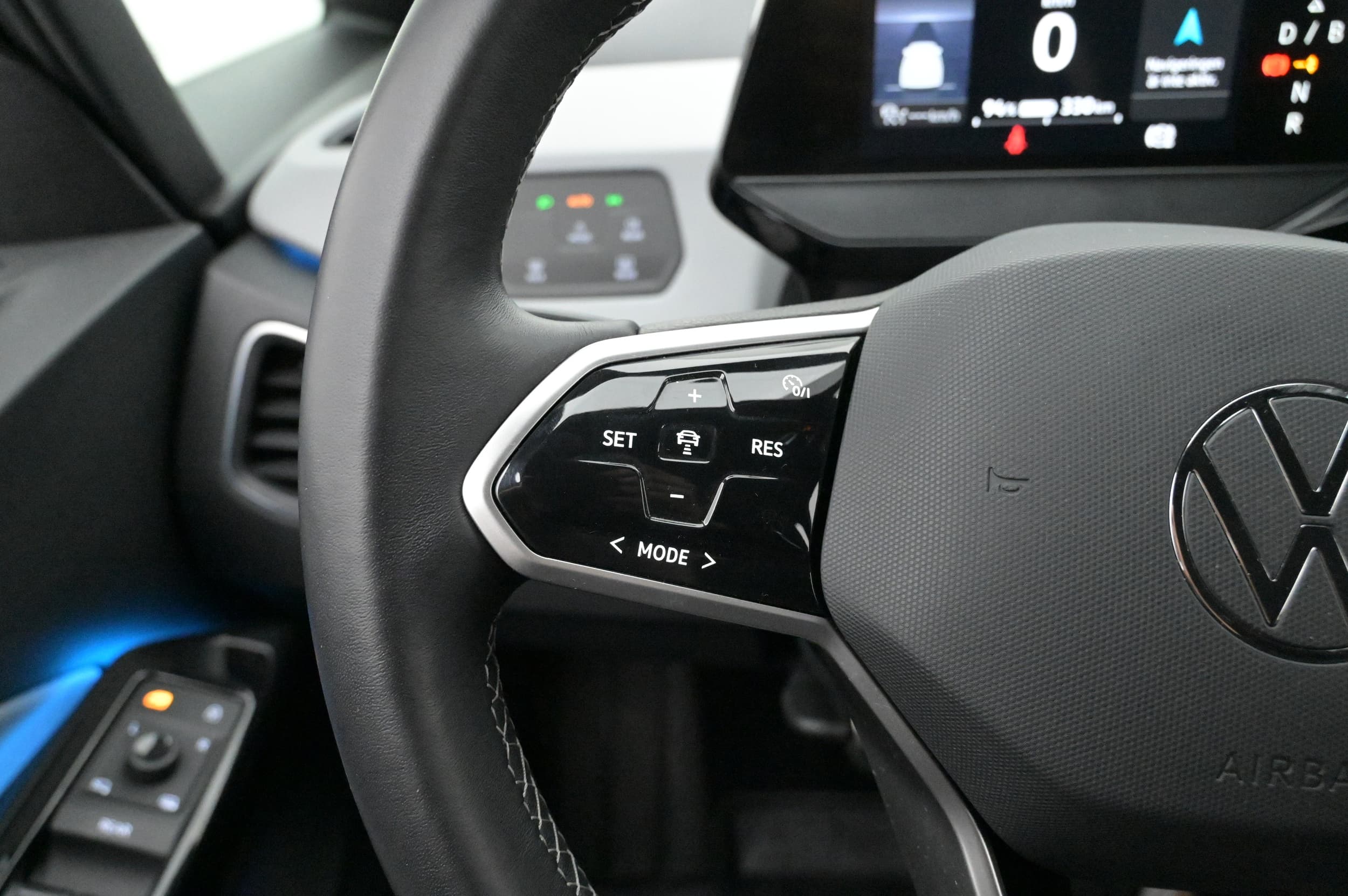 Multifunktionsratt med adaptiv farthållare