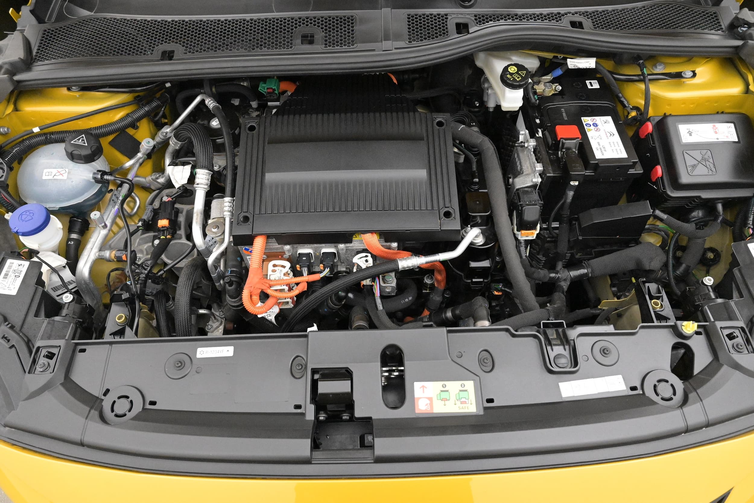 Peugeot e-208