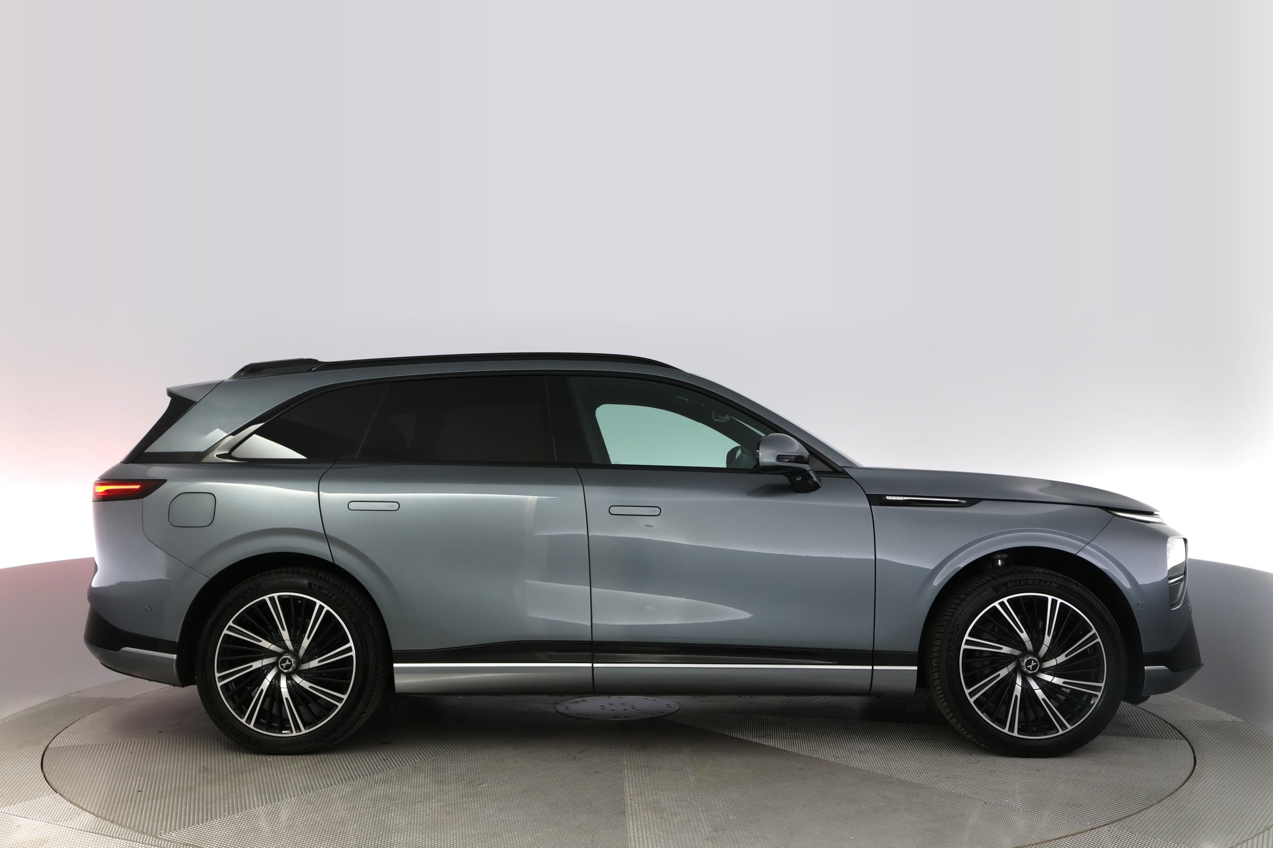Xpeng G9