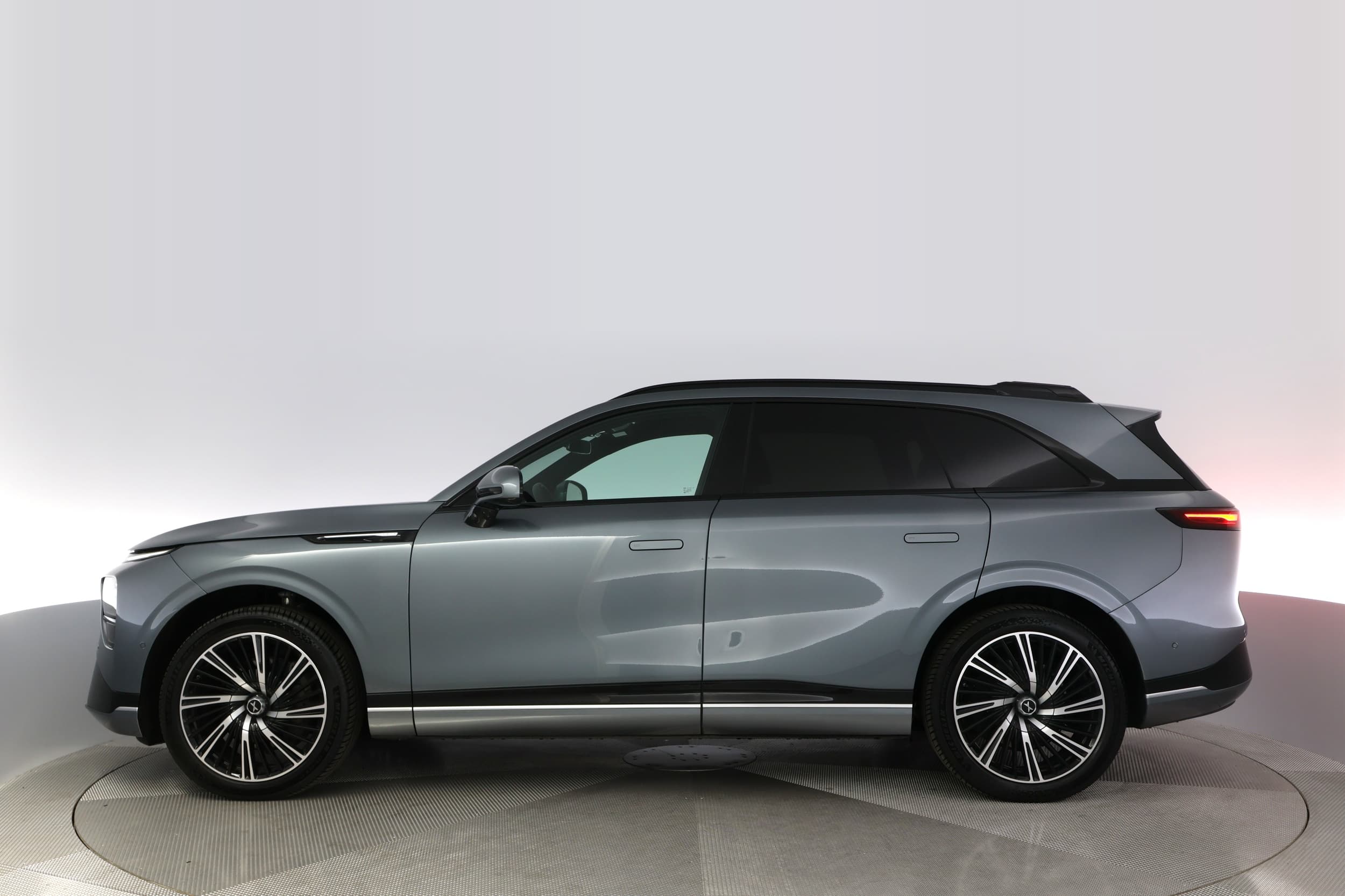 Xpeng G9