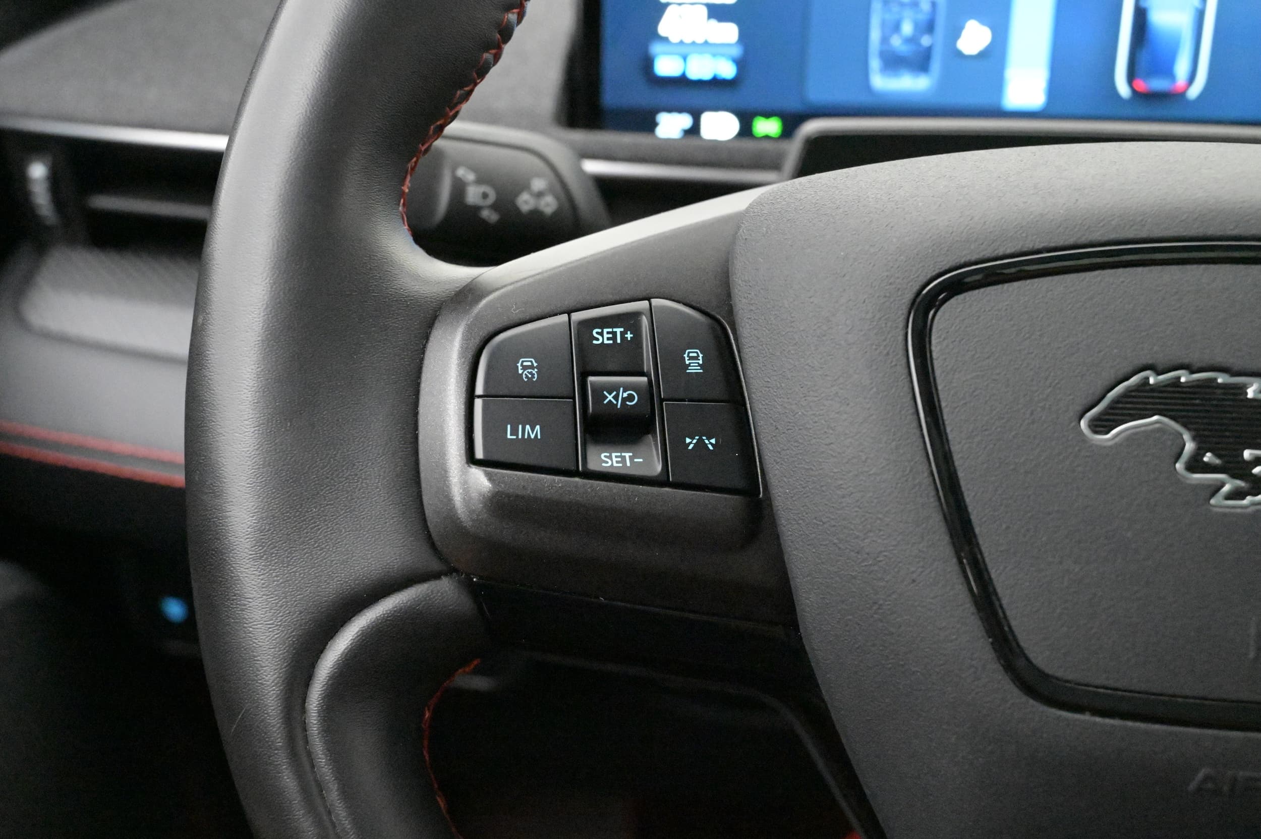 Adaptiv farthållare med Lane Assist