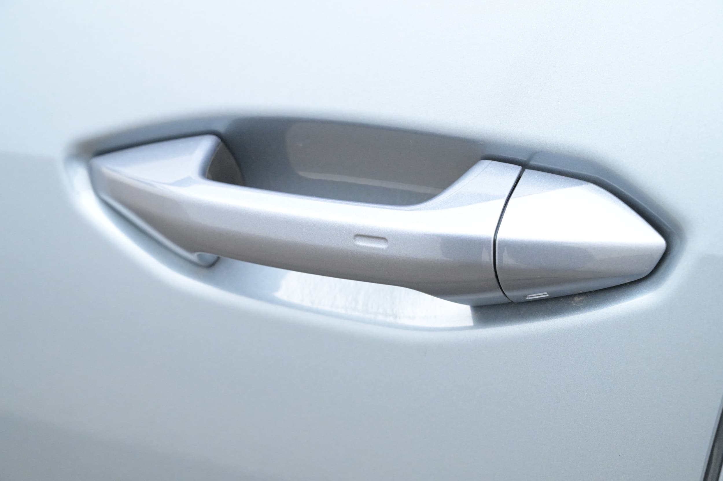 Nyckelfritt lås- och startsystem "Keyless Advanced"