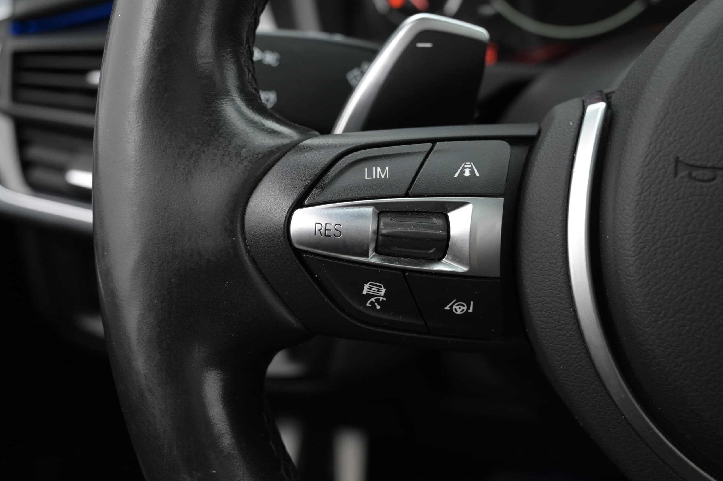 Aktiv och adaptiv farthållare samt Lane Assist