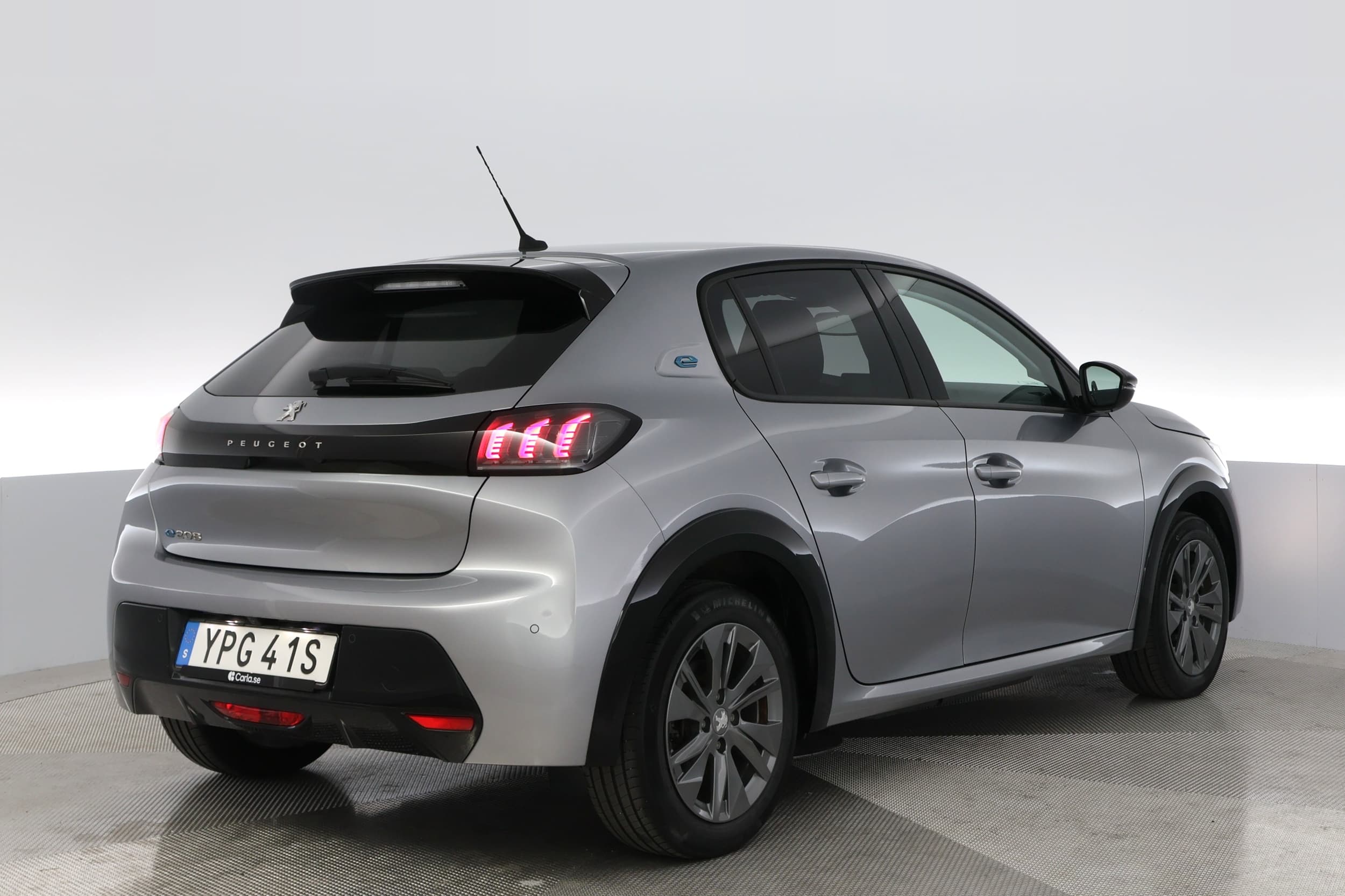 Peugeot e-208