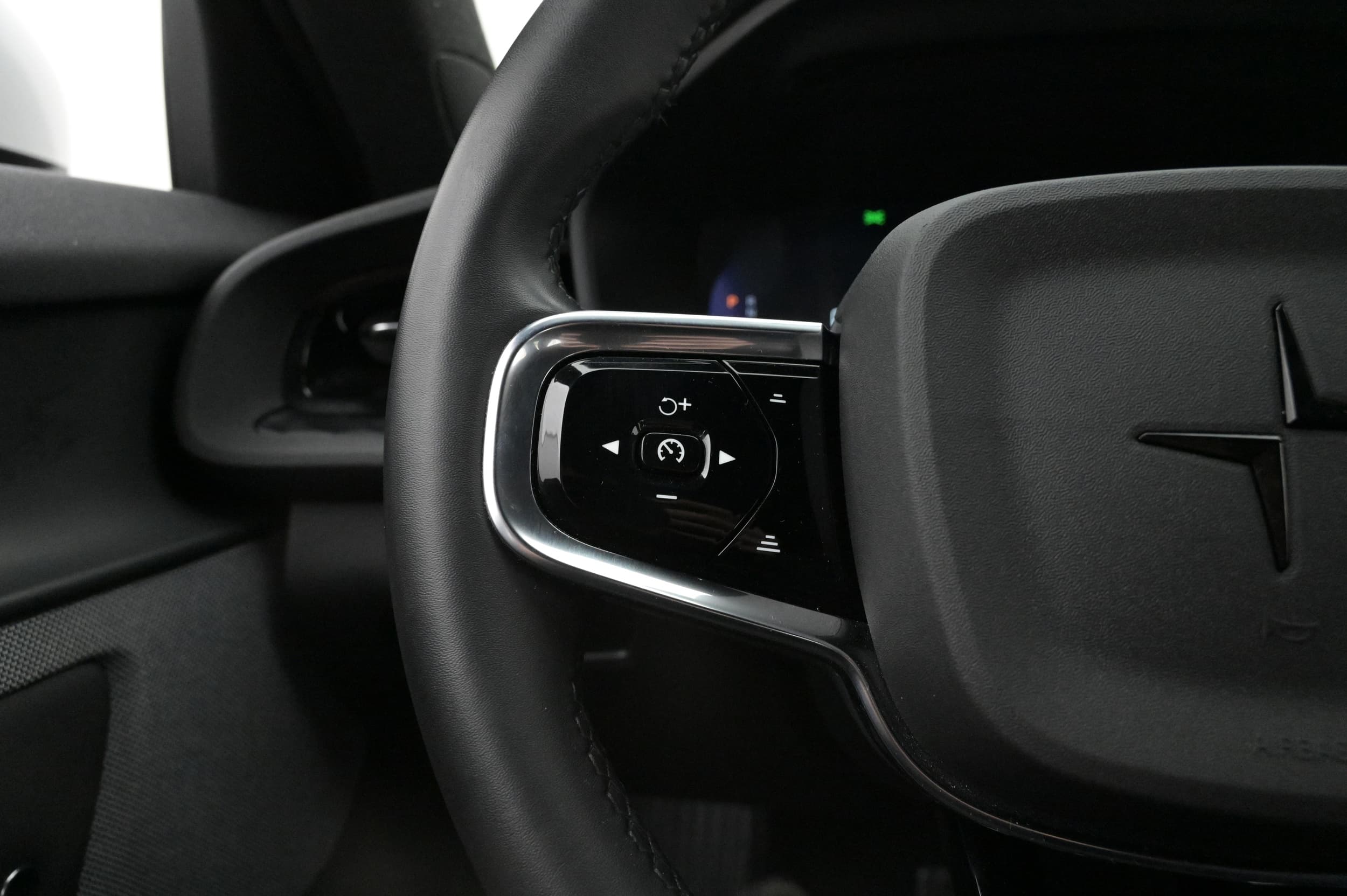 Multifunktionsratt med adaptiv farthållare