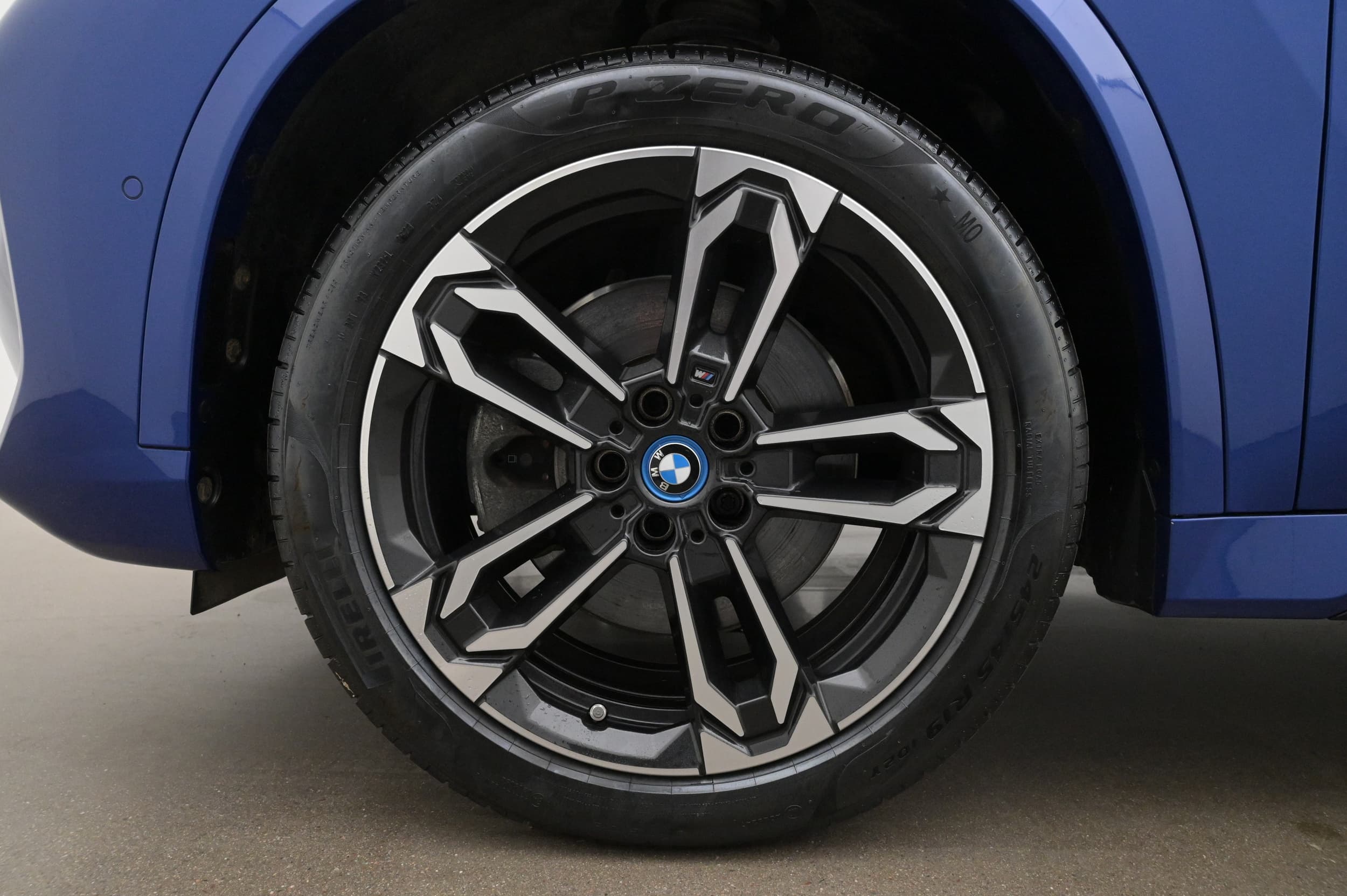 BMW iX1