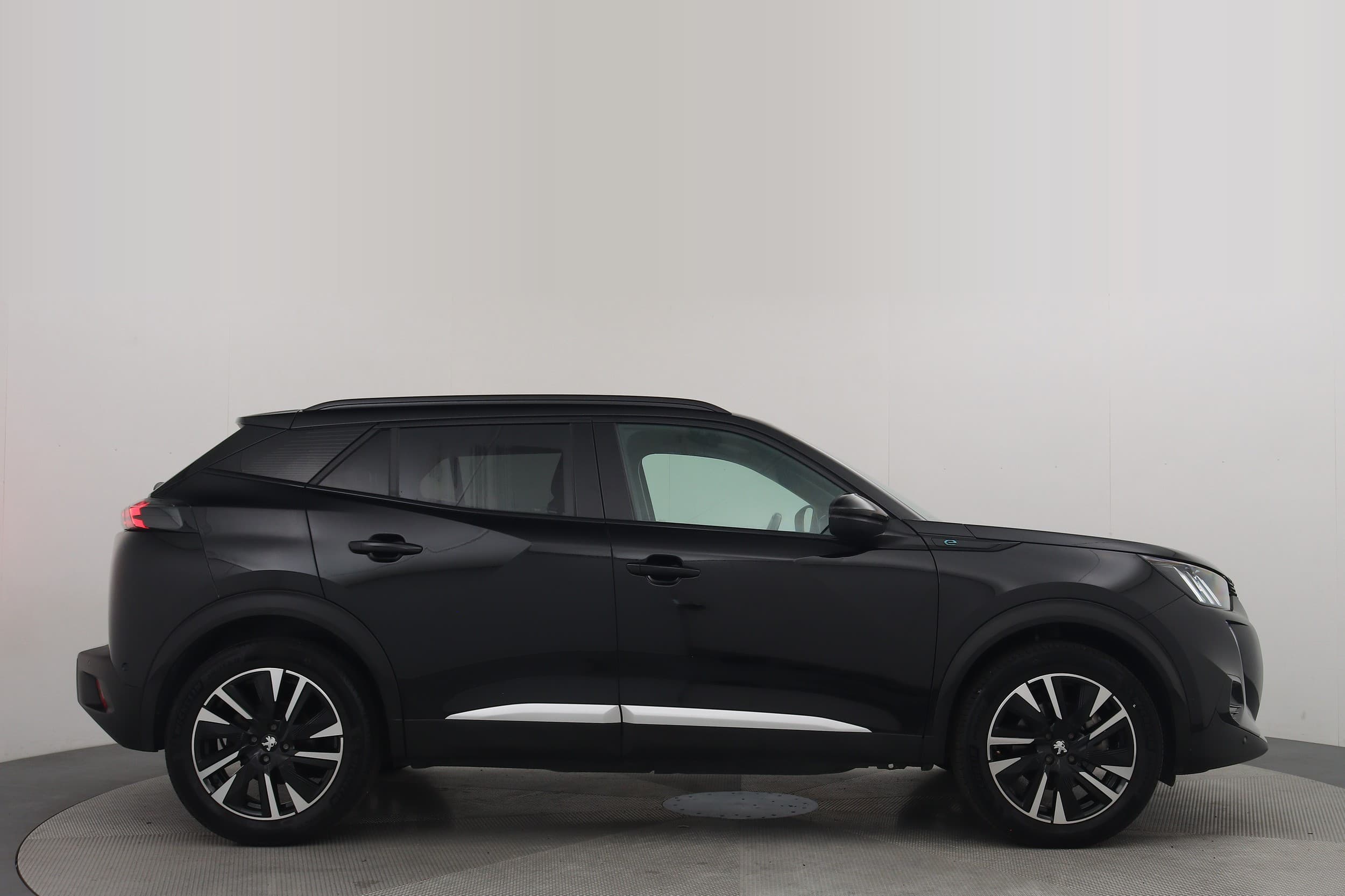 Peugeot e-2008