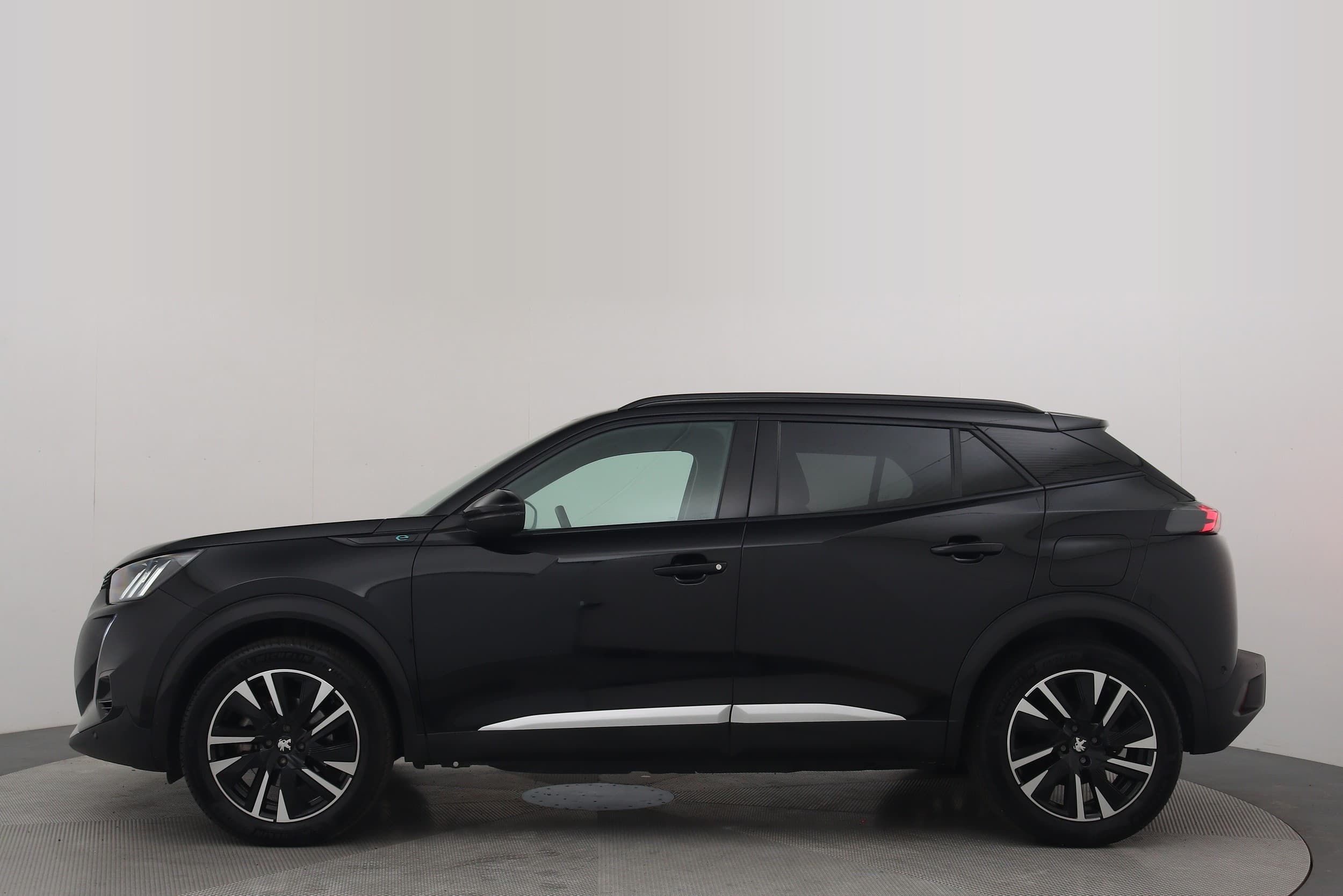Peugeot e-2008