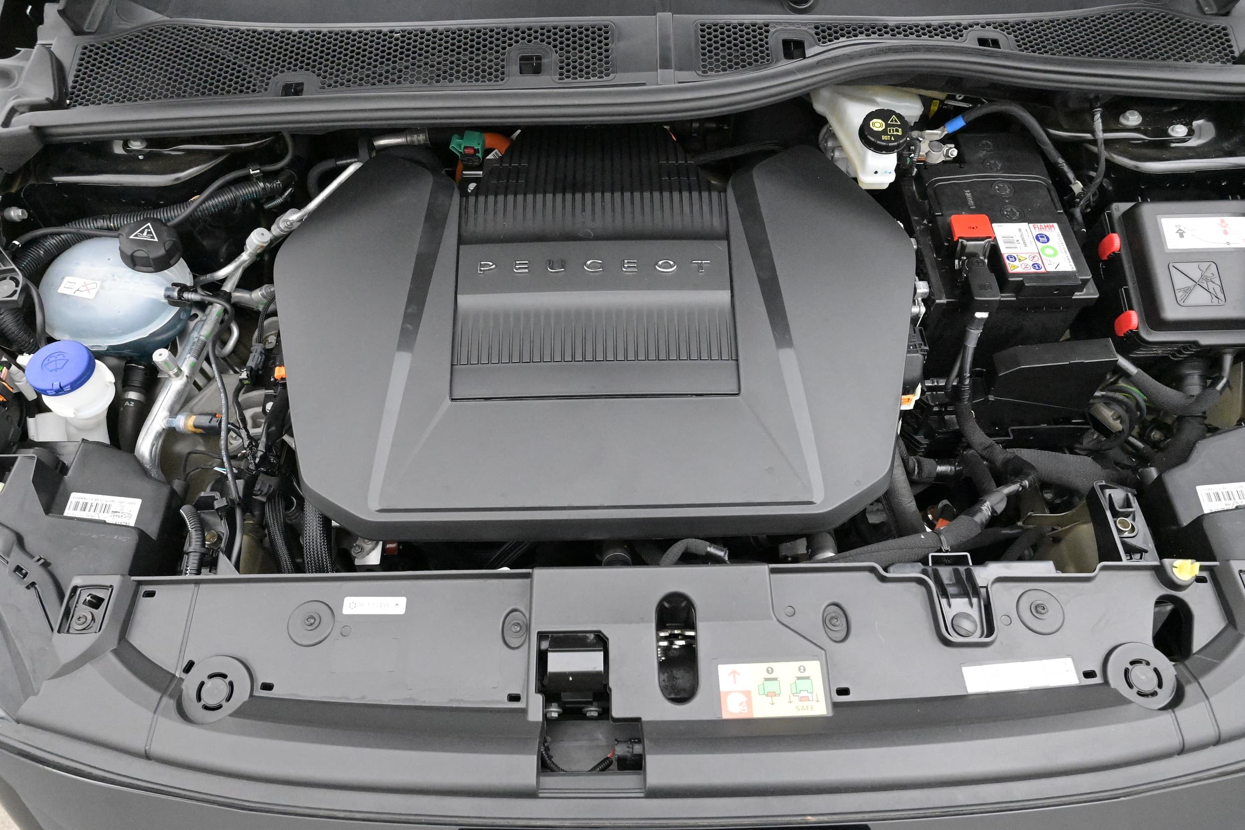 Peugeot e-208