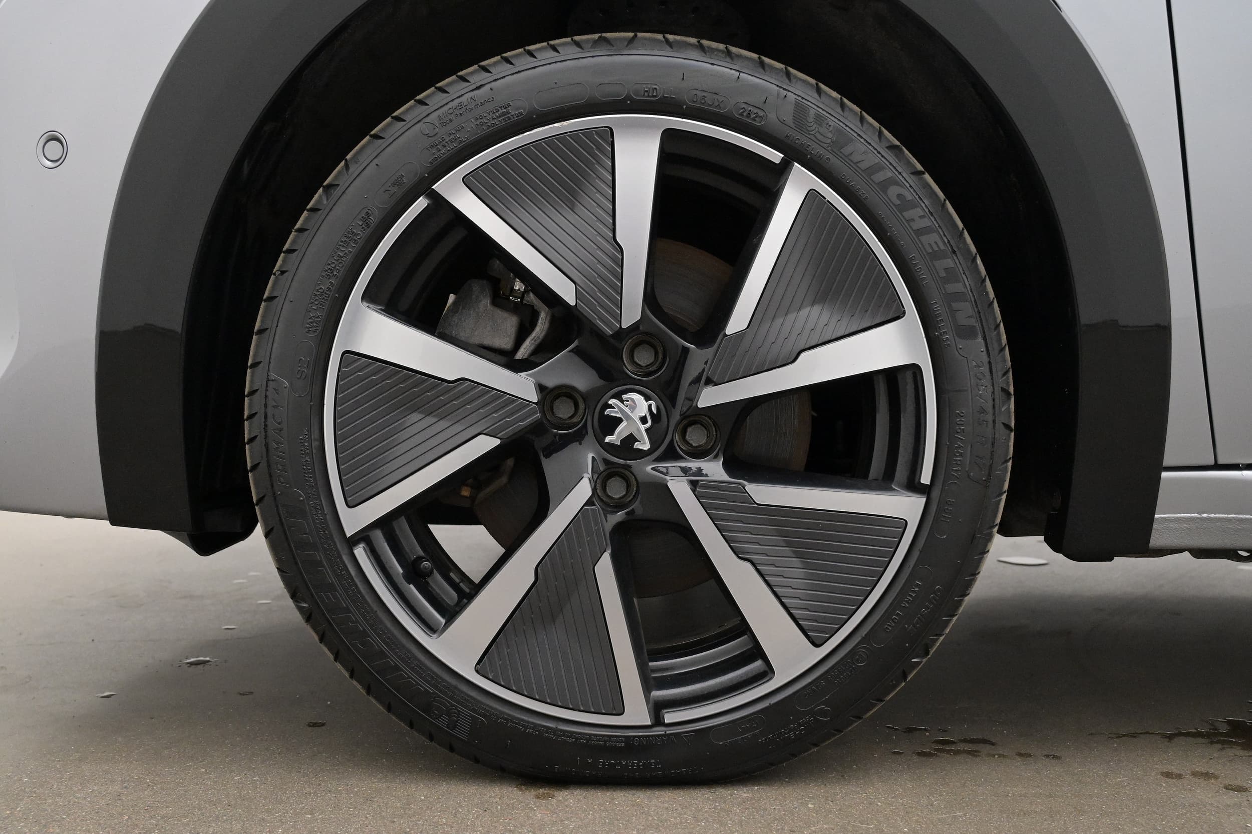 Peugeot e-208