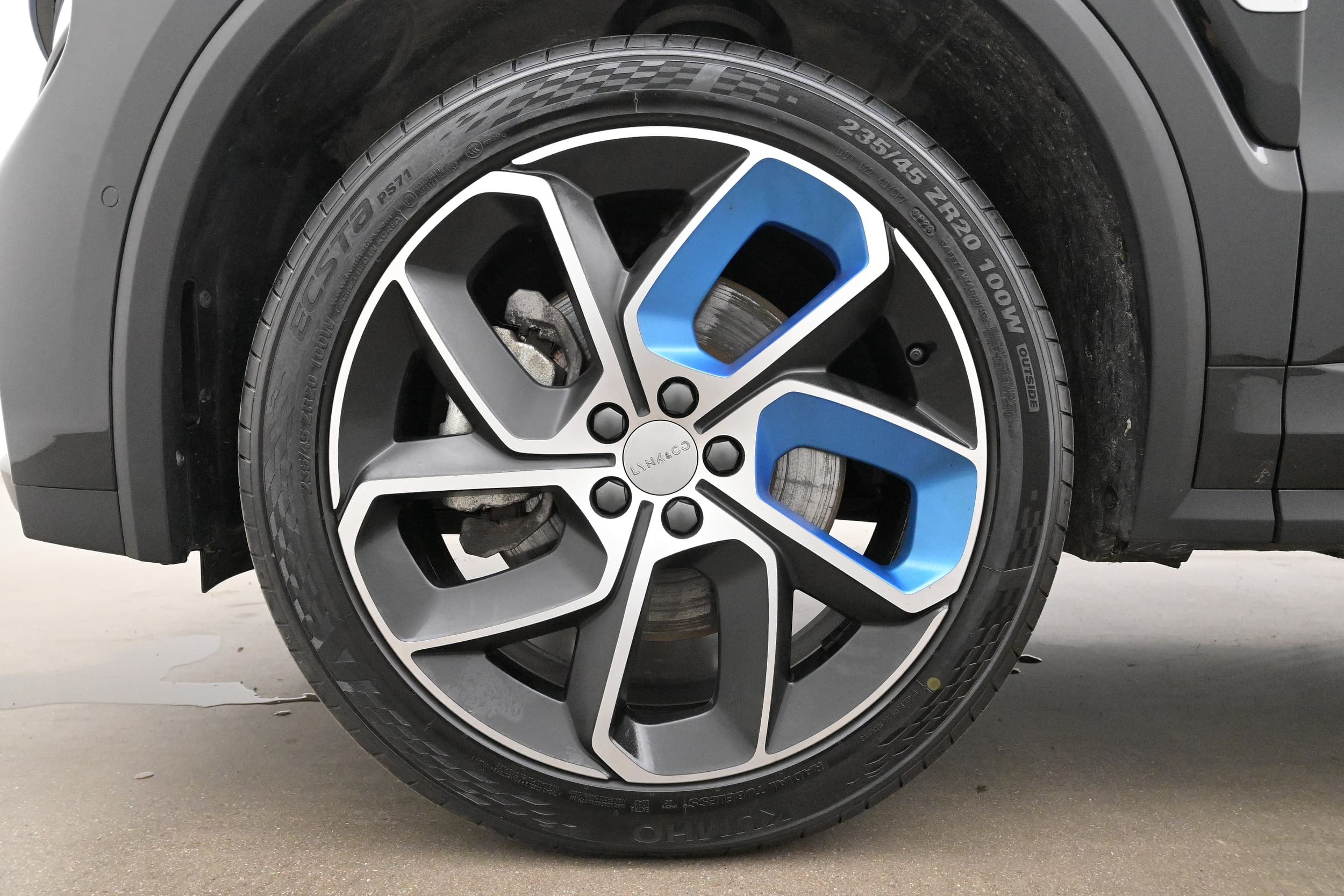 Lynk & Co 01