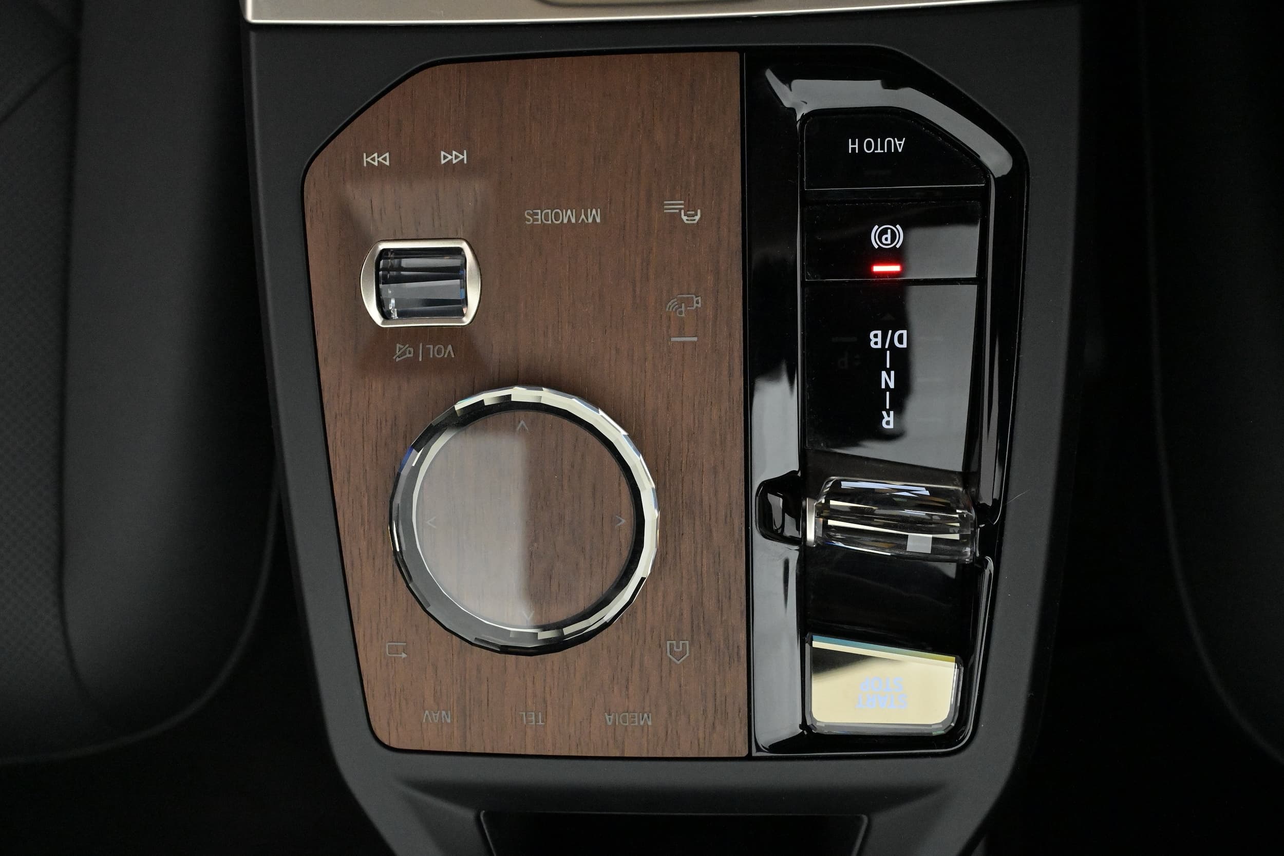 BMW iX