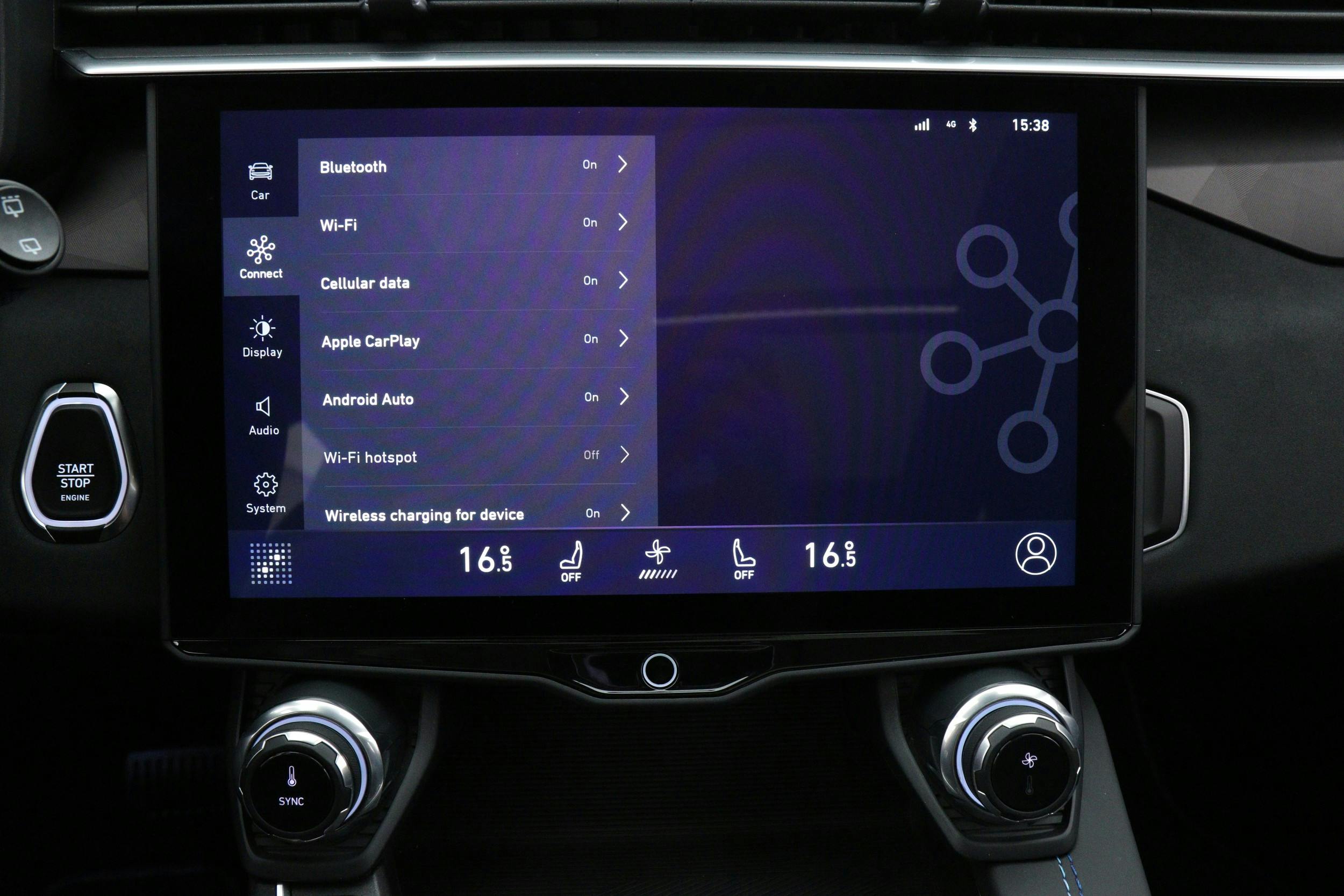 Infotainmentsystem med 12,7" display: Apple CarPlay | Android Auto