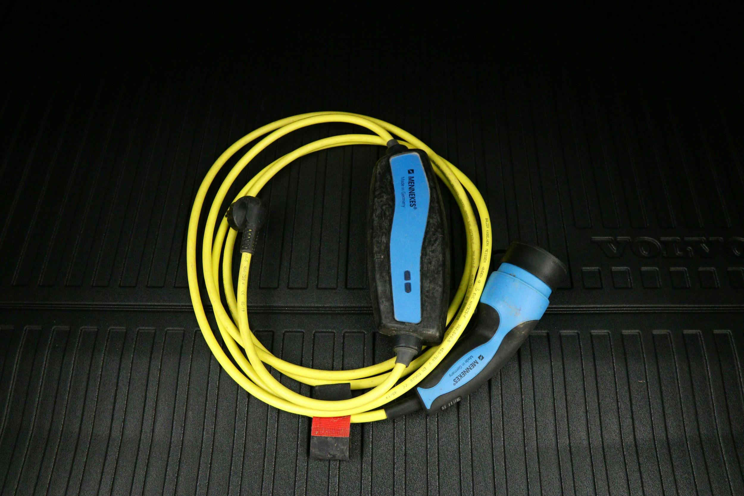 En laddningskabel med Typ 2-kontakt - för laddning i eluttag