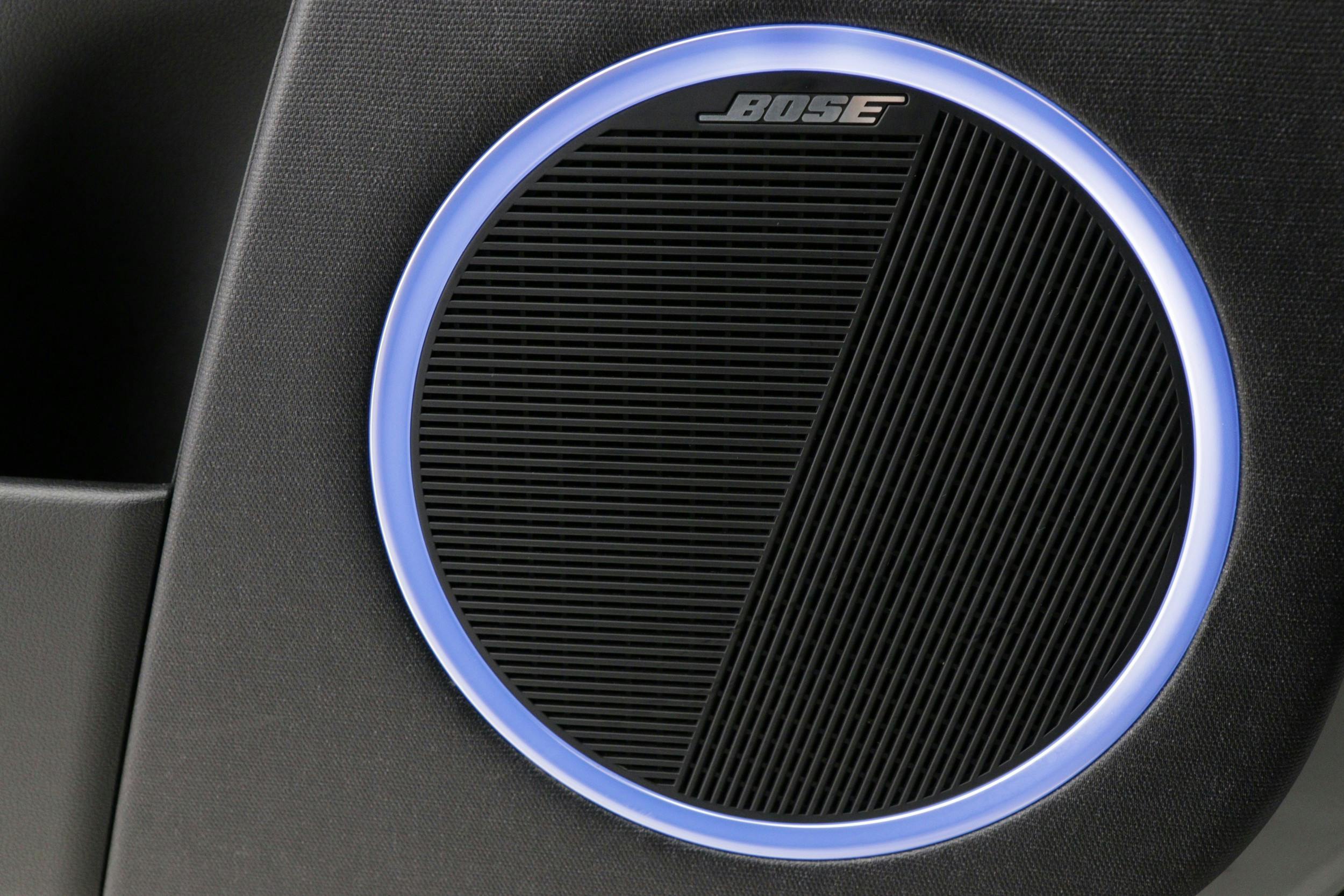 Bose® Premium ljudsystem med 8 högtalare