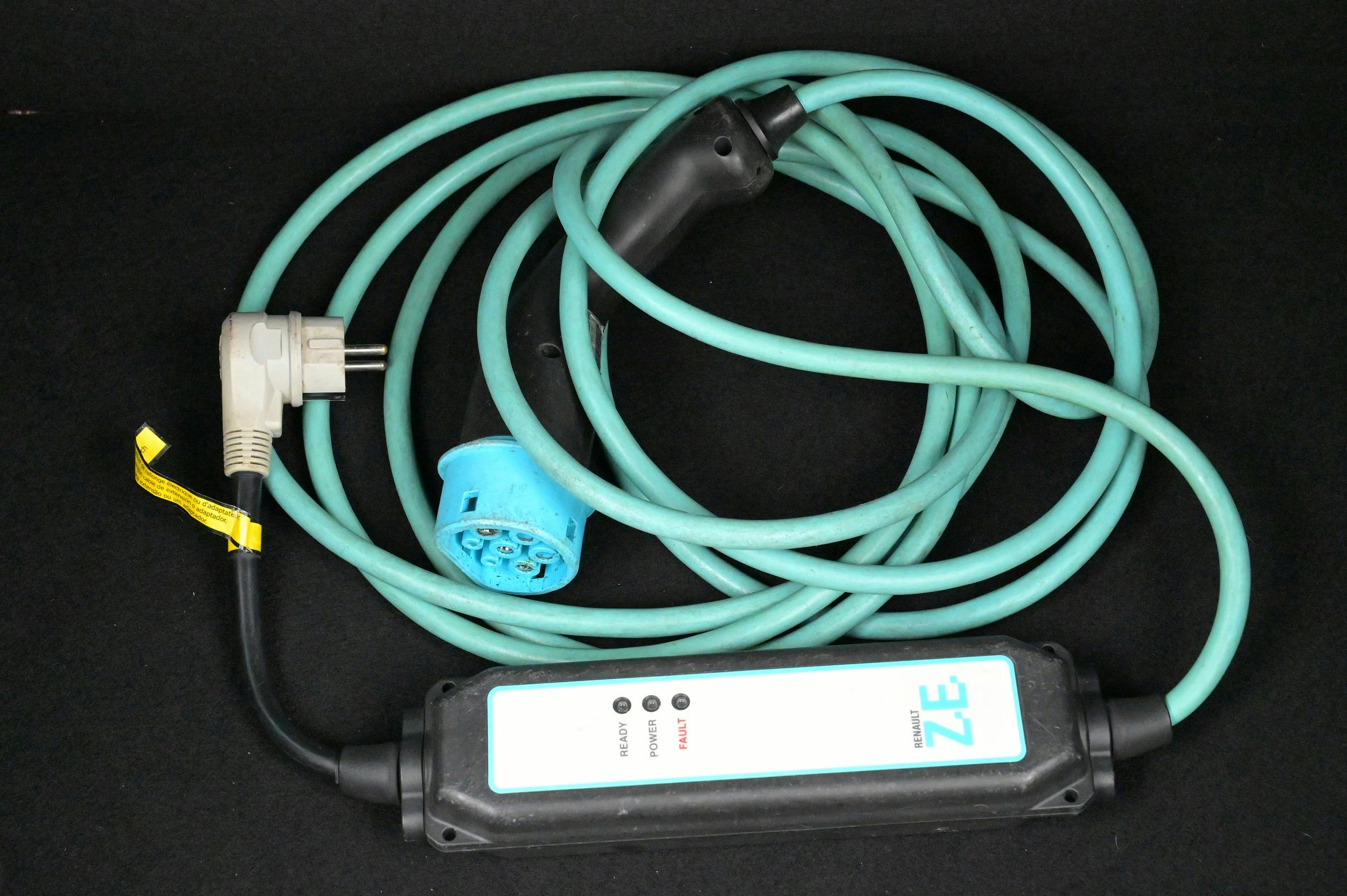 En laddkabel med Typ 2-kontakt - för laddning i eluttag