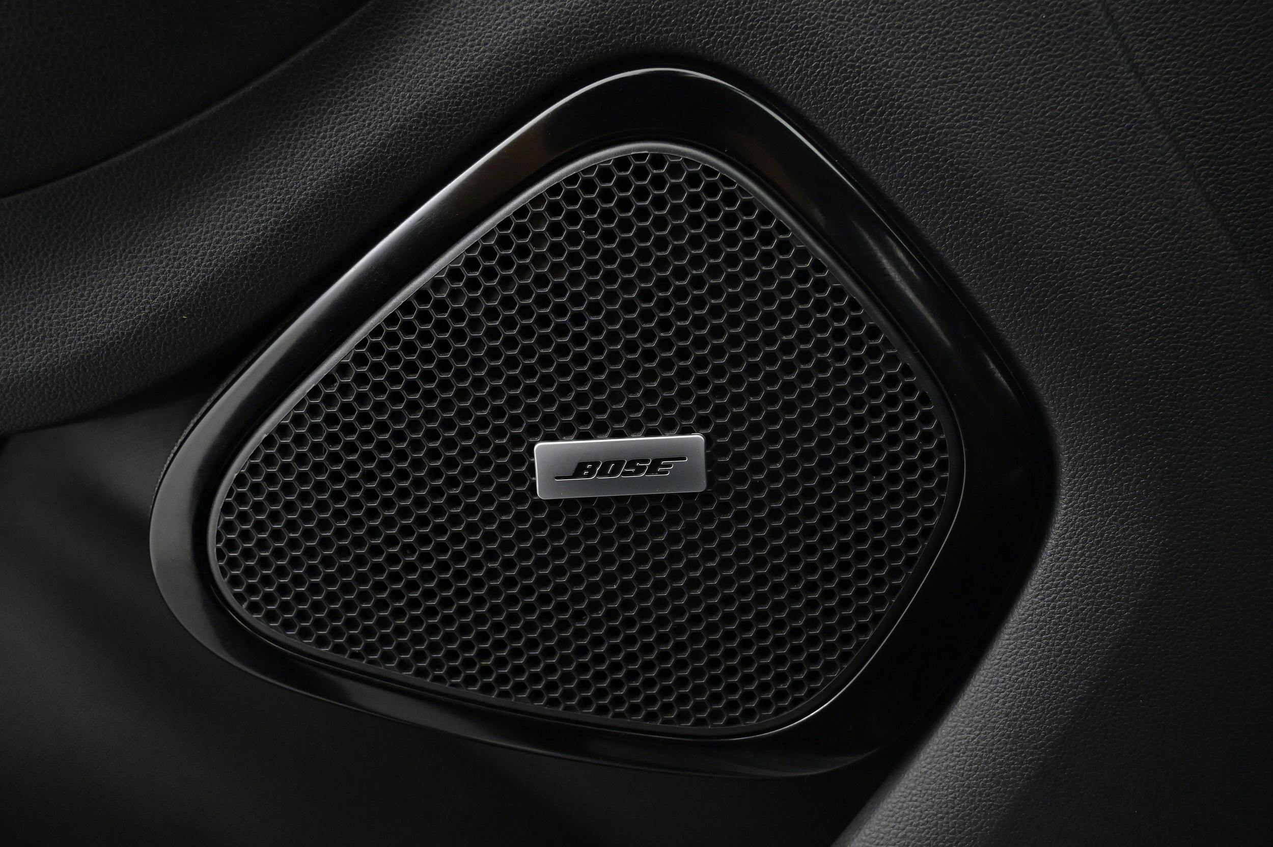 Bose® ljudssytem med 6 högtalare