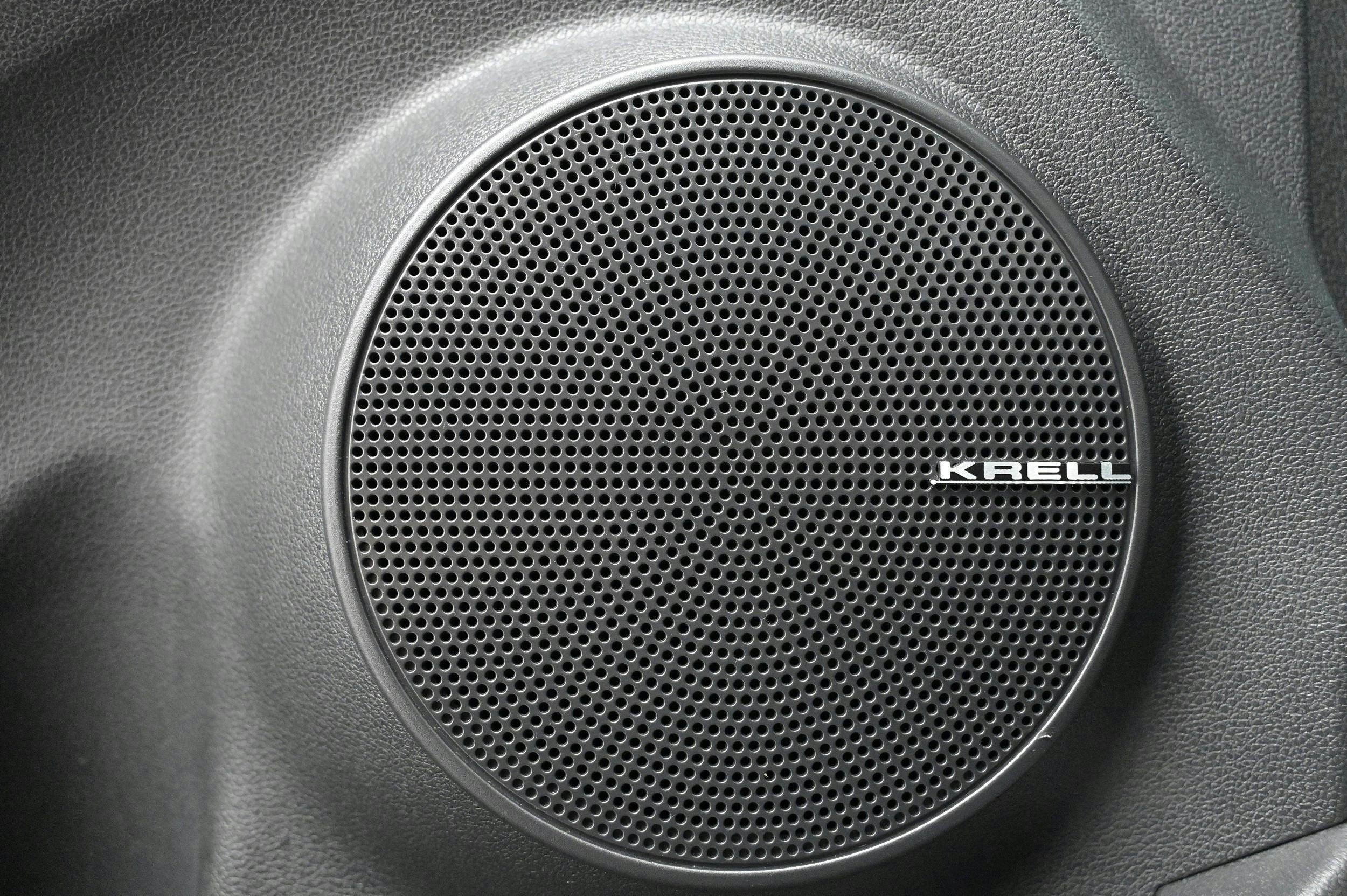 KRELL, uppgraderat ljudsystem med 8 högtalare inkl centerhögtalare och subwoofer