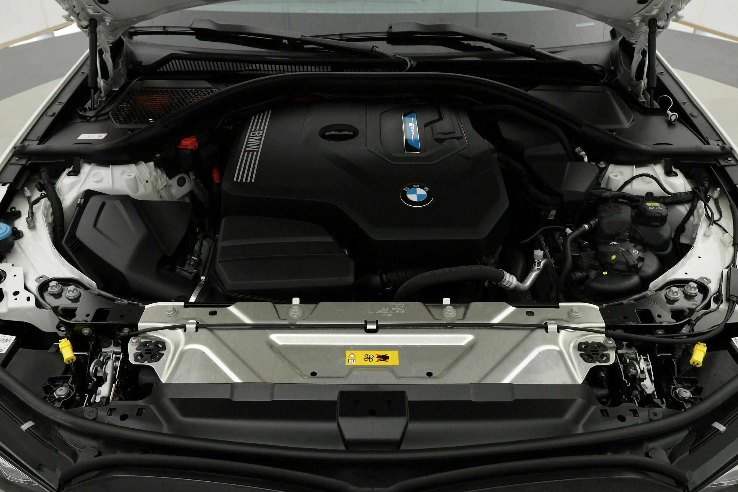 BMW 330e 